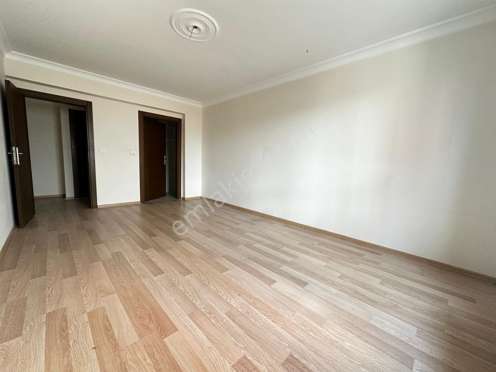 Esertepe'de Cadde Yakını Ara Katta Asansörlü Ebeveyn Banyolu 4+1 Fırsat Daire - Görsel 20