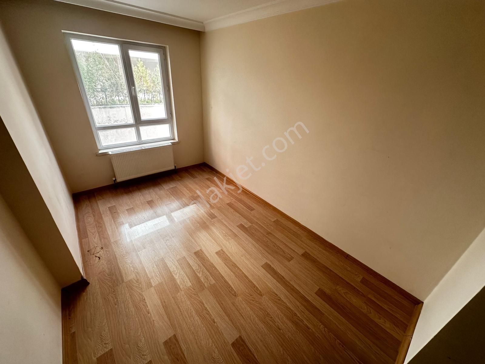 Esertepe'de Cadde Yakını Ara Katta Asansörlü Ebeveyn Banyolu 4+1 Fırsat Daire - Görsel 21