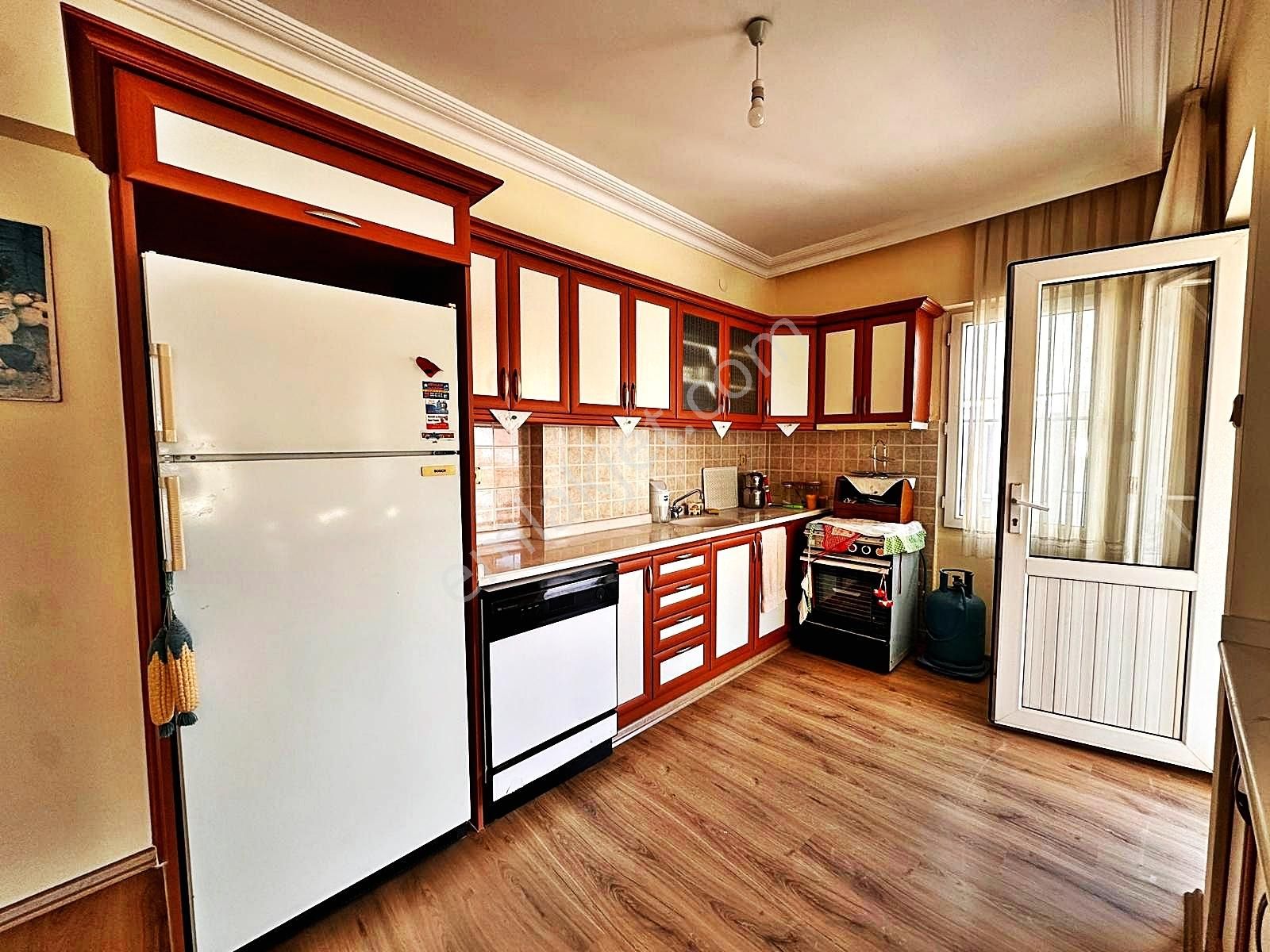 Altınkum Plajına Yürüme Mesafesinde 3+1 Ara Kat Eşyalı Daire - Görsel 5