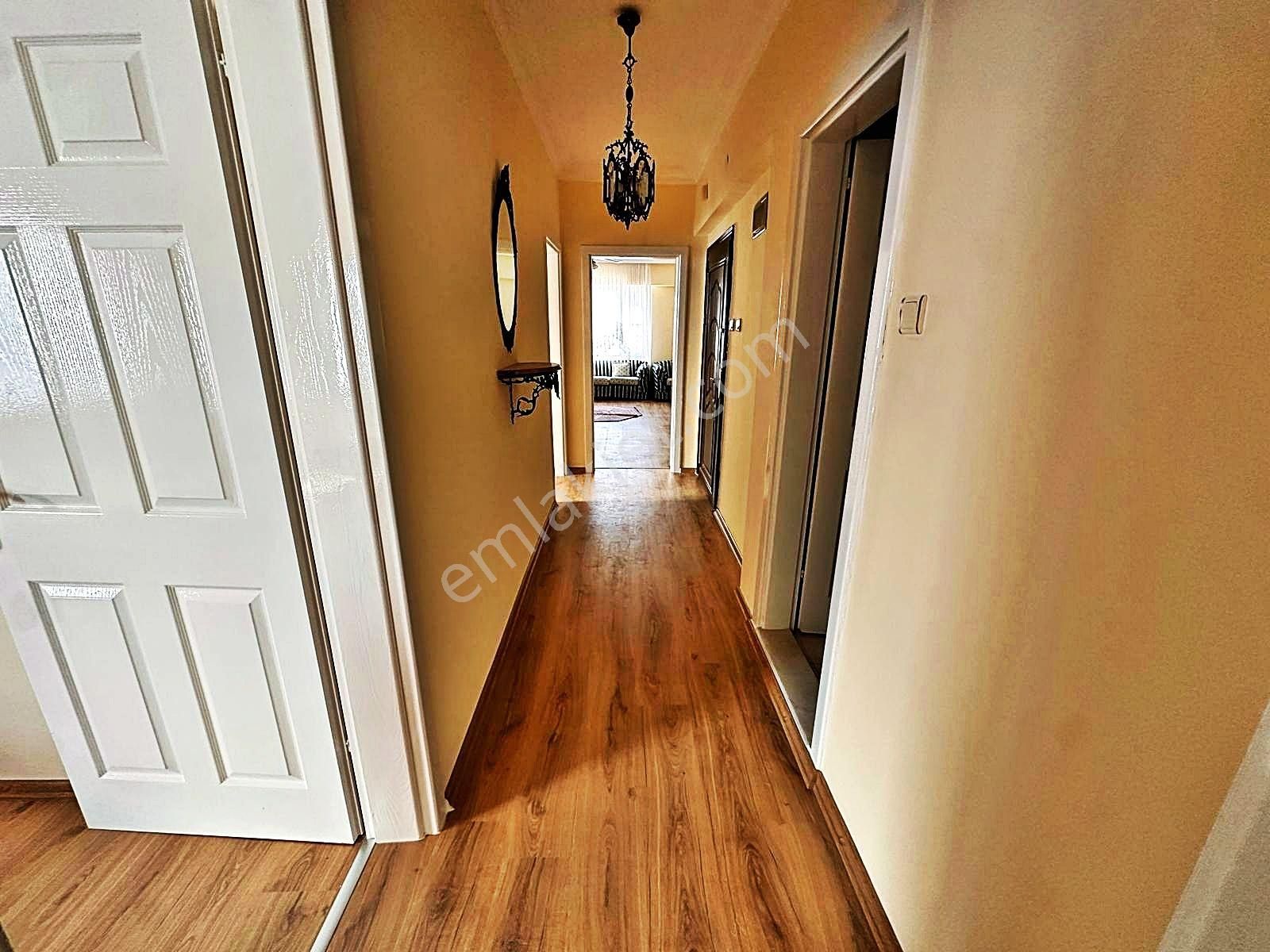 Altınkum Plajına Yürüme Mesafesinde 3+1 Ara Kat Daire - Görsel 3