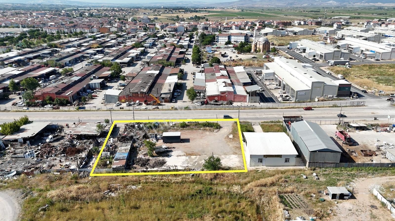 Çok Değerli Lokasyonda Satılık Ticari İmarlı 2458 M2 Arsa