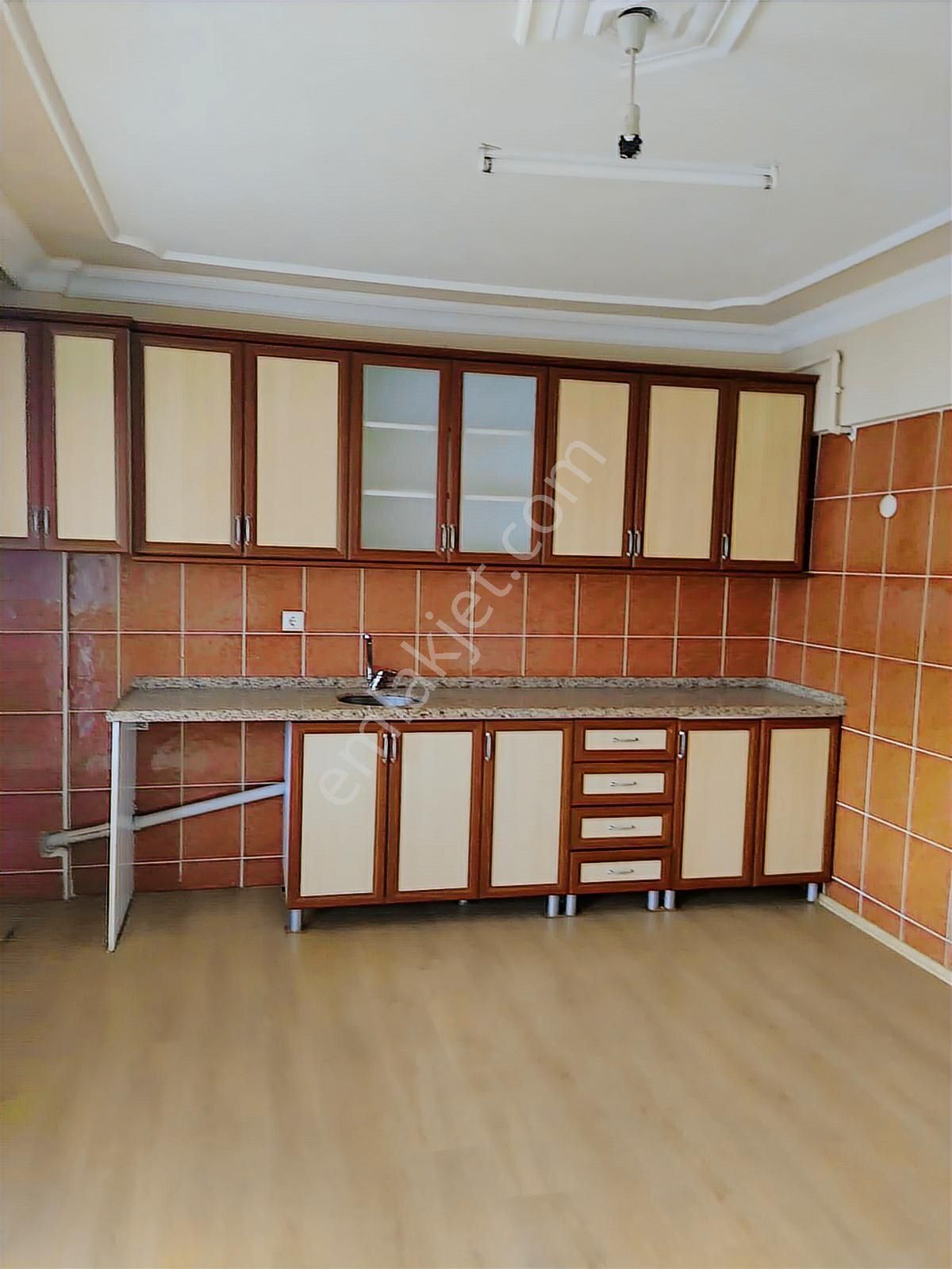 Yalova Çiftlik Köy Merkezinde Satılık Daire