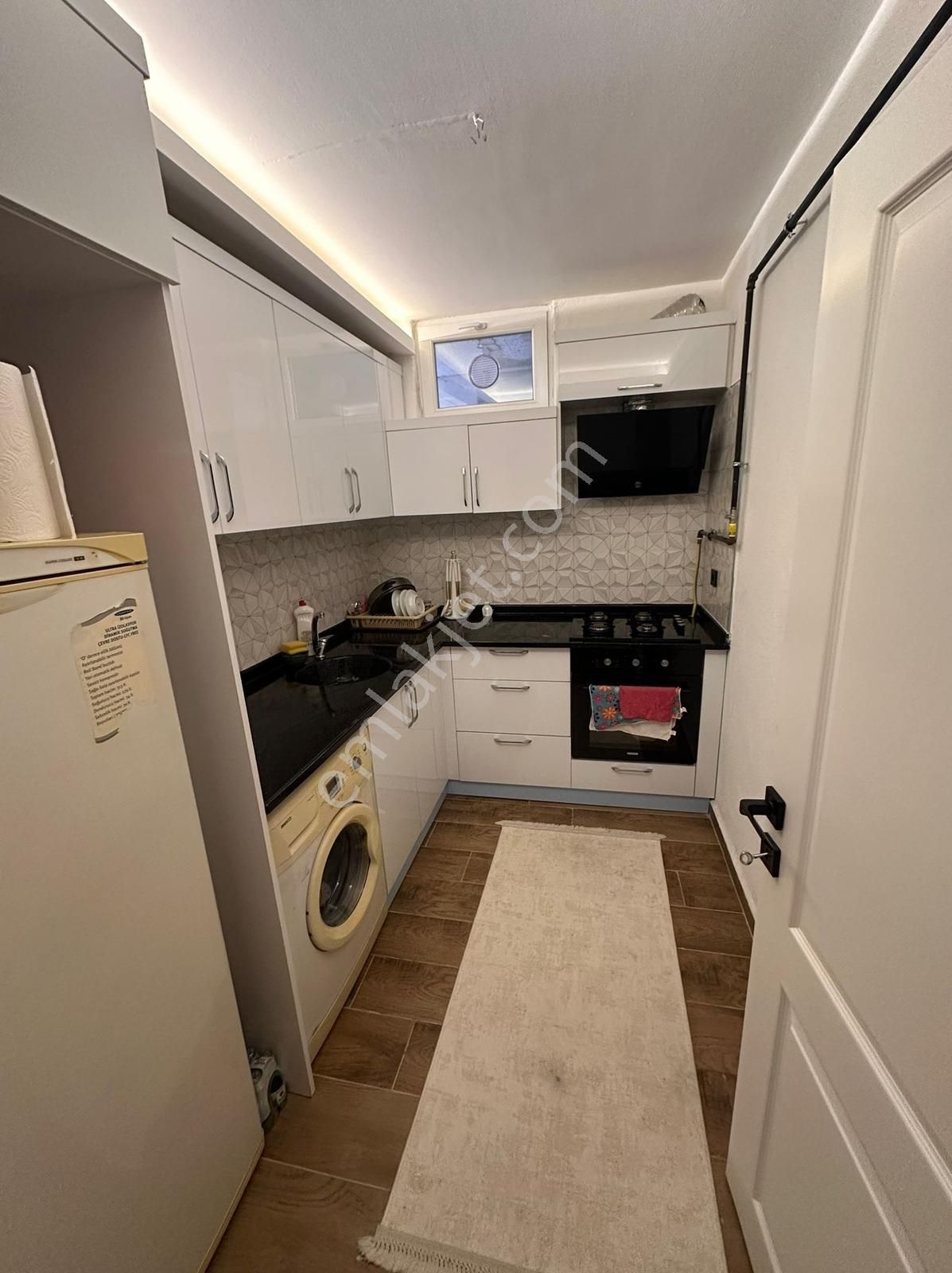 İstiklal Mah. Satılık 2+1 Bahçe Katı Balkonlu Salon Mutfak Ayrı - Görsel 18