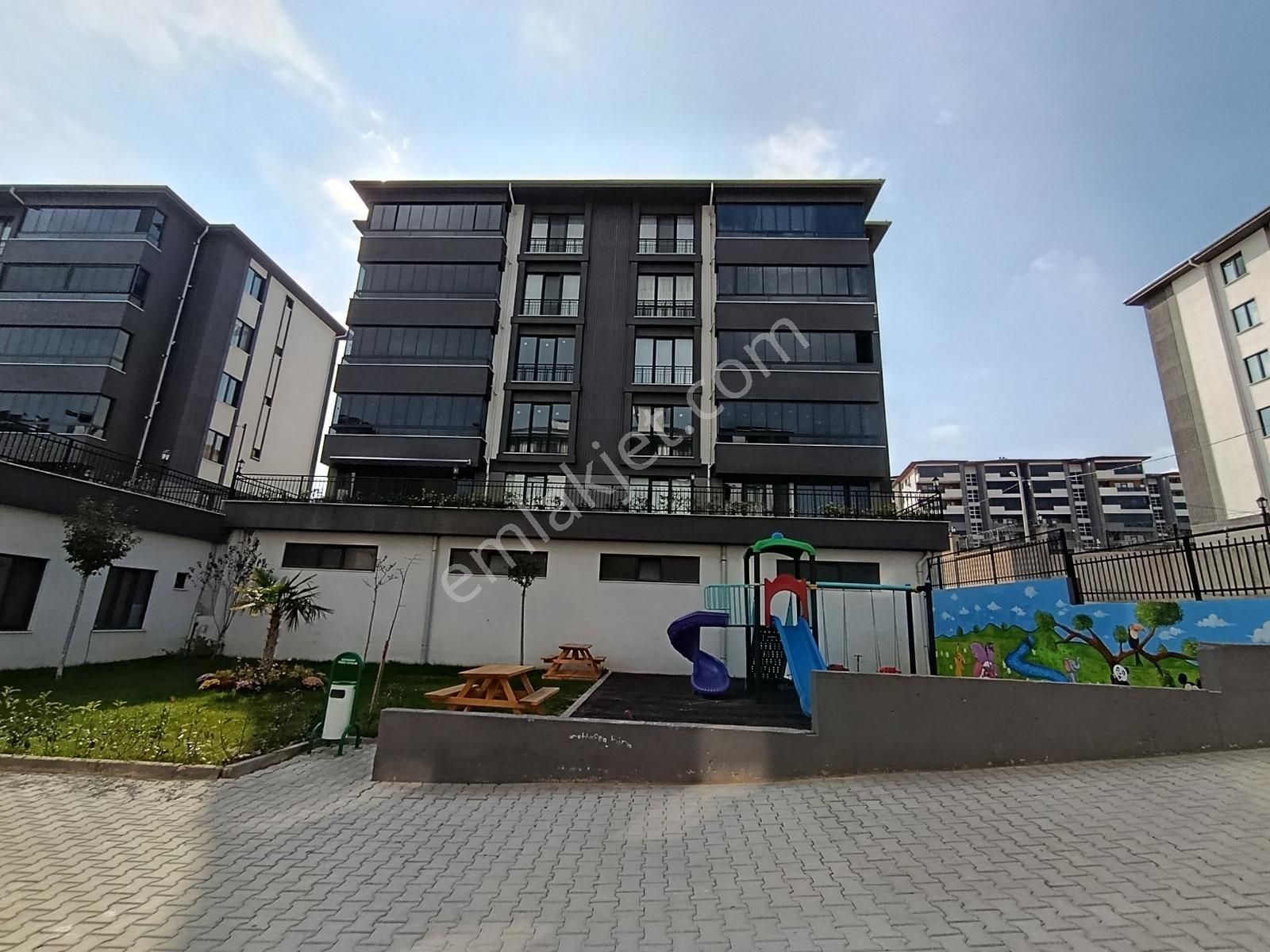 Kariyer Gayrimenkul'den Satılık 3+1 120 M2lüks Daireler