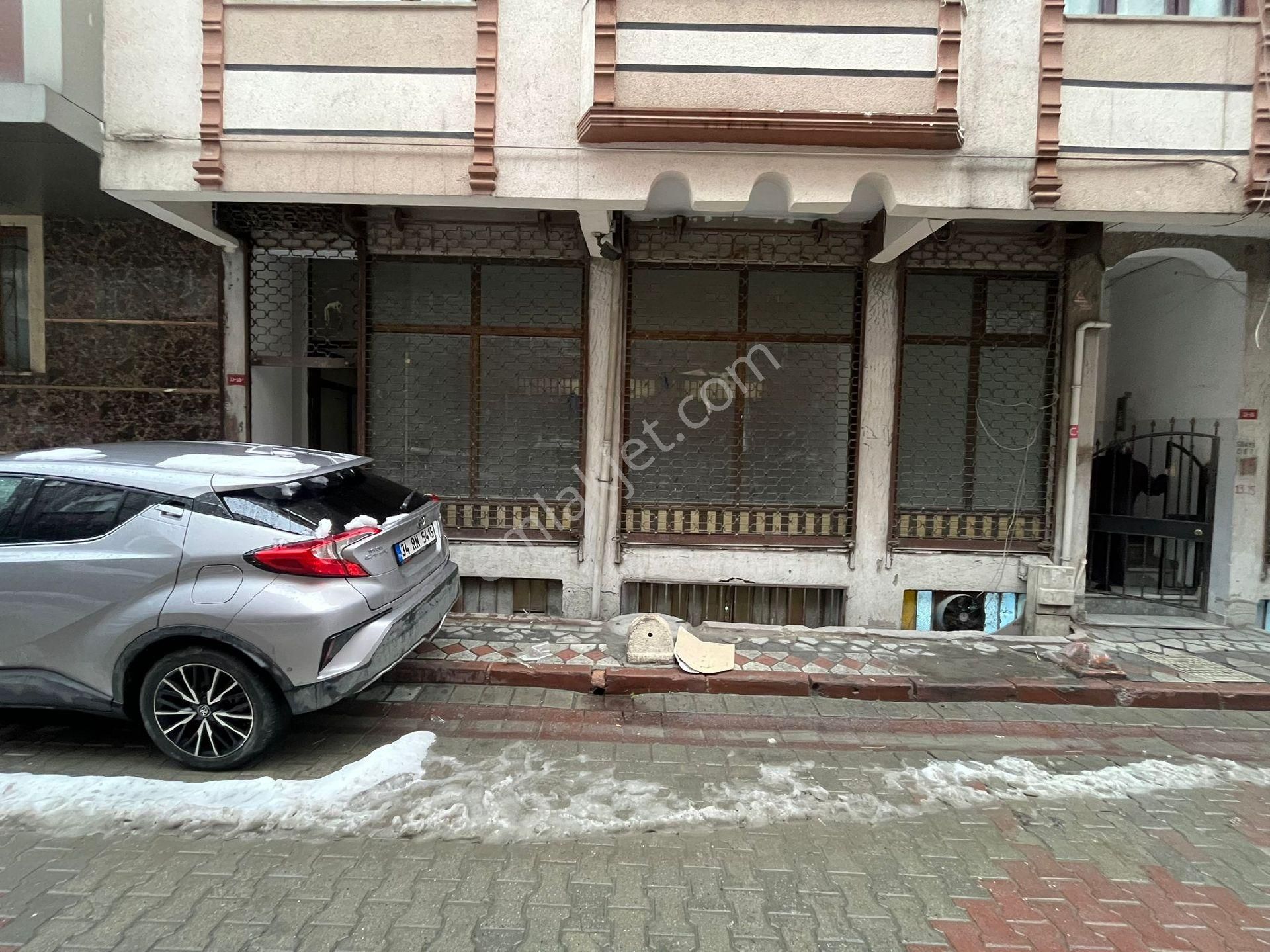 Uğurmumcu Mah. Tramvaya 1 Dk Lc Waikikinin Hemen Arkasında