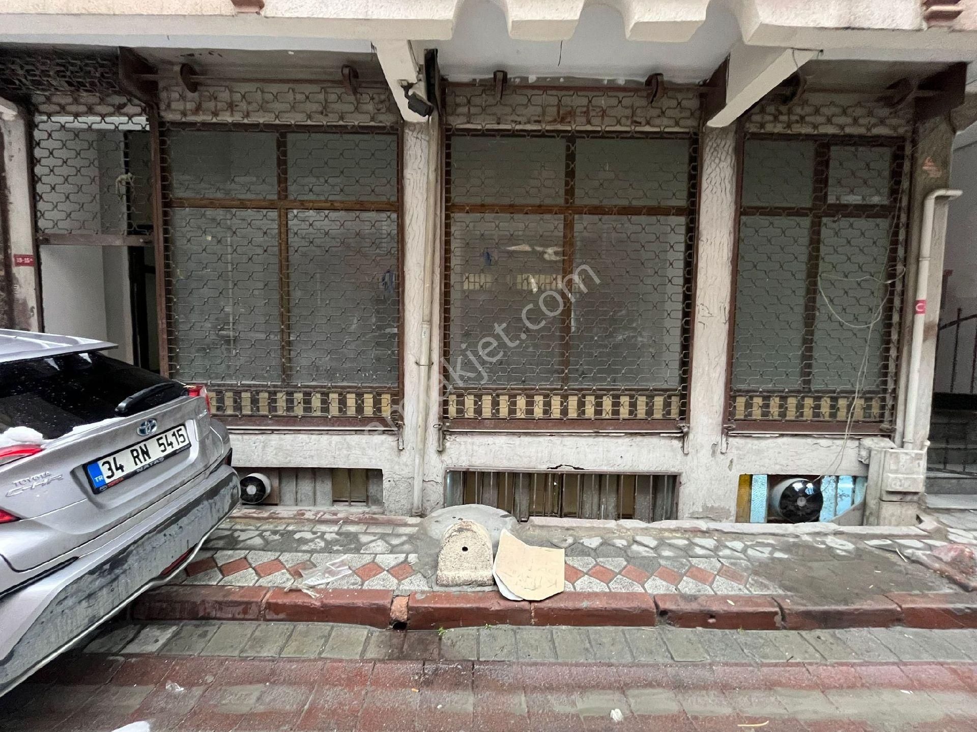 Uğurmumcu Mah. Tramvaya 1 Dk Lc Waikikinin Hemen Arkasında - Görsel 3