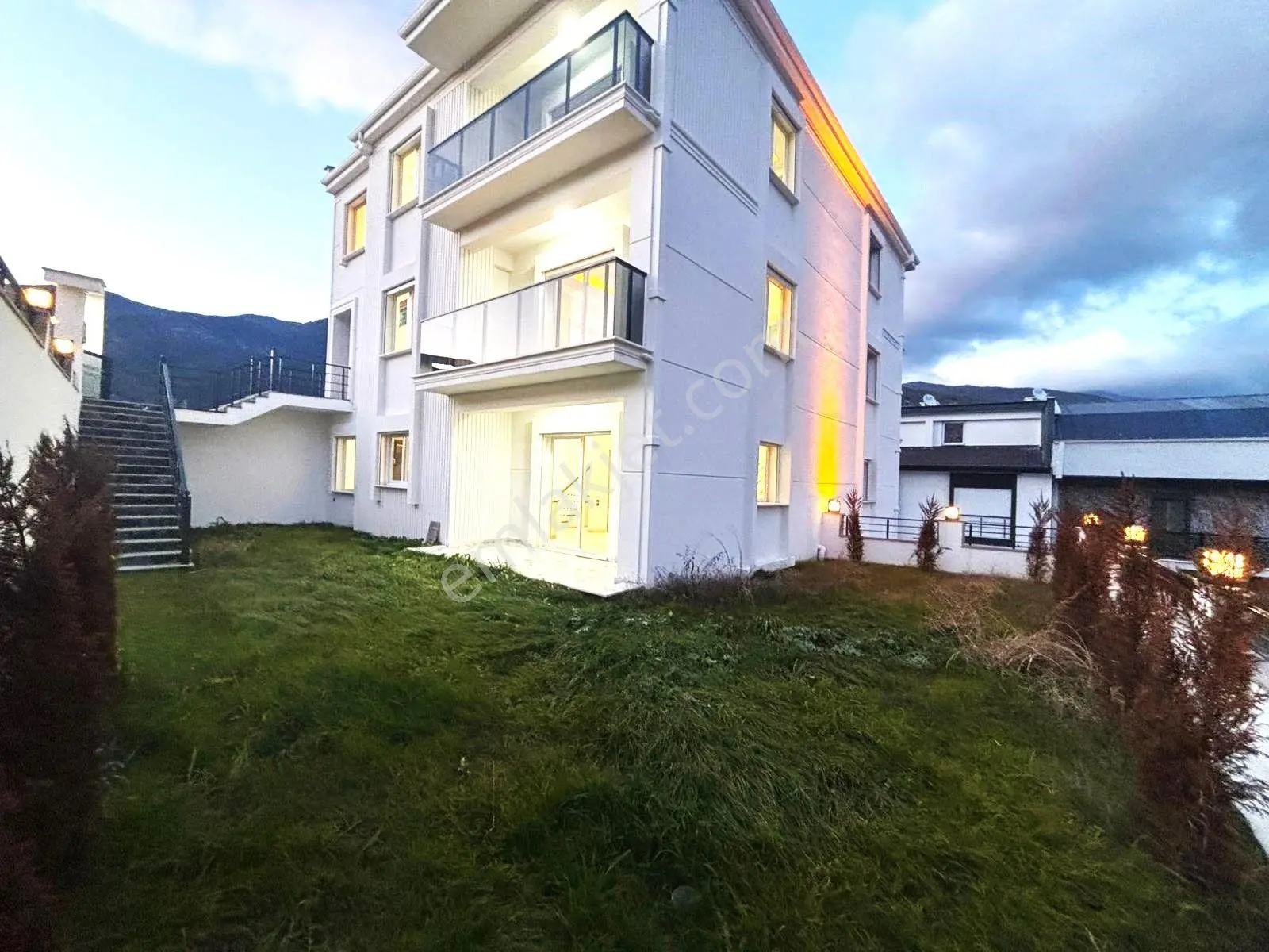 🌲 Güre'de Aygül'den 🌲sıfır Önü Açık Doğa Manzaralı Şık Ve Konforlu Tasarımı İle 2+1 Satılık Daire
