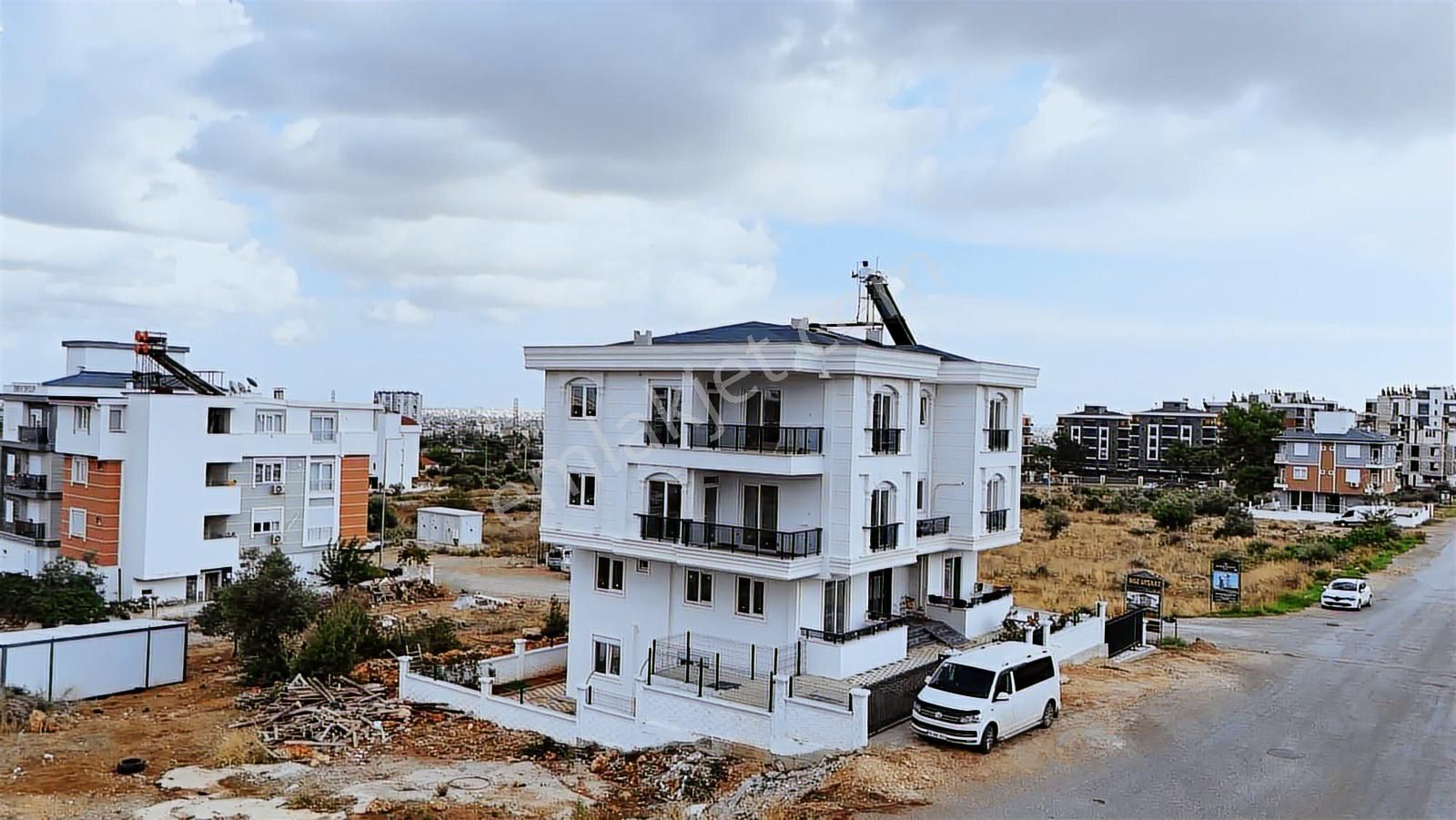 Bahçe Ve Otoparkı Kendine Ait 4+1 Özel Yapım Bahçe Dubleks - Görsel 16