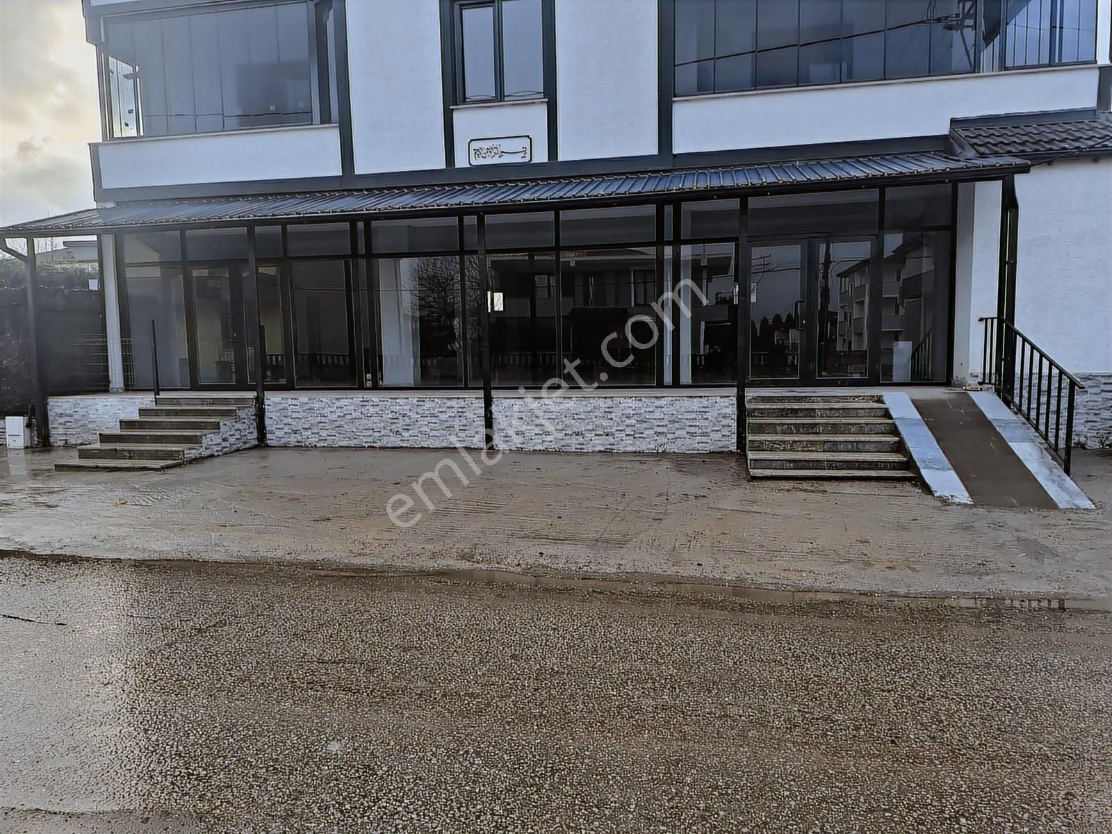 Rüstemler'de 300m² Kiralık Depo & Dükkan - Hazır Alan - Görsel 1