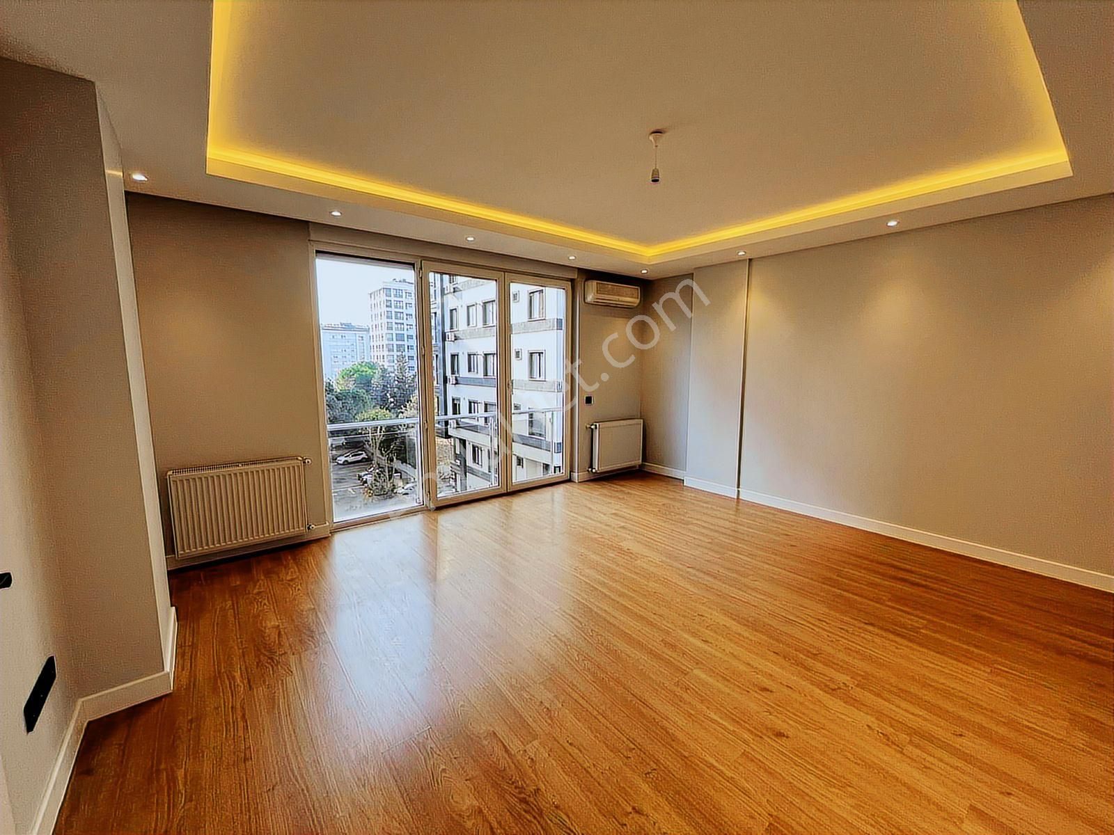 Utkudan Kozyatağında Minibüse Yakın İçi Yenilenmiş Satılık 2+1 - Görsel 23