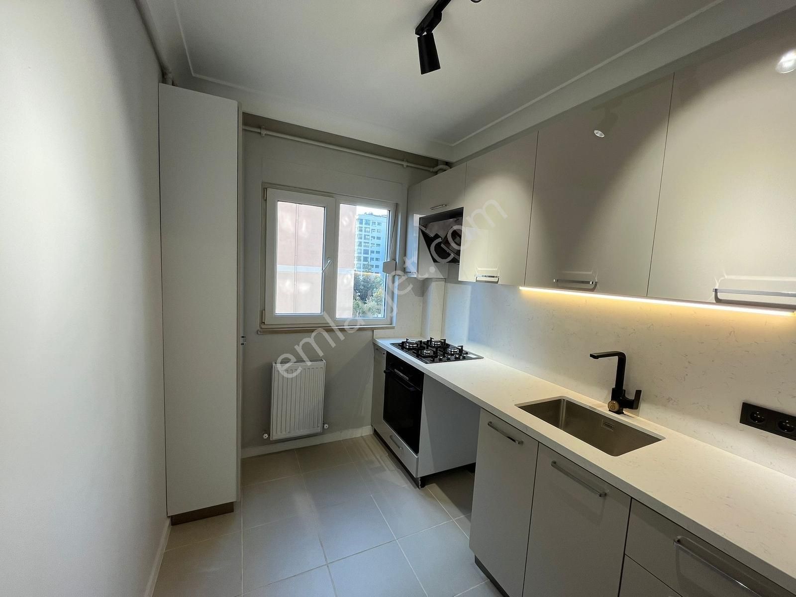 Utkudan Kozyatağında Minibüse Yakın İçi Yenilenmiş Satılık 2+1 - Görsel 6