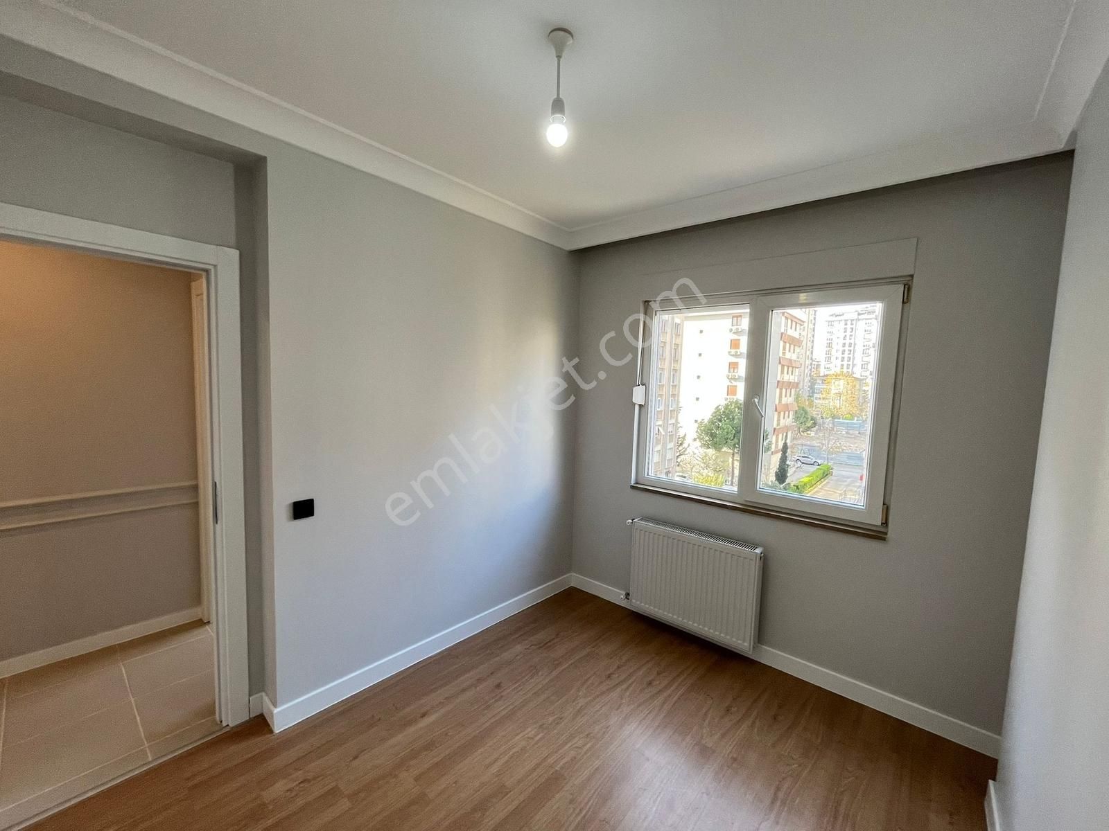 Utkudan Kozyatağında Minibüse Yakın İçi Yenilenmiş Satılık 2+1 - Görsel 5