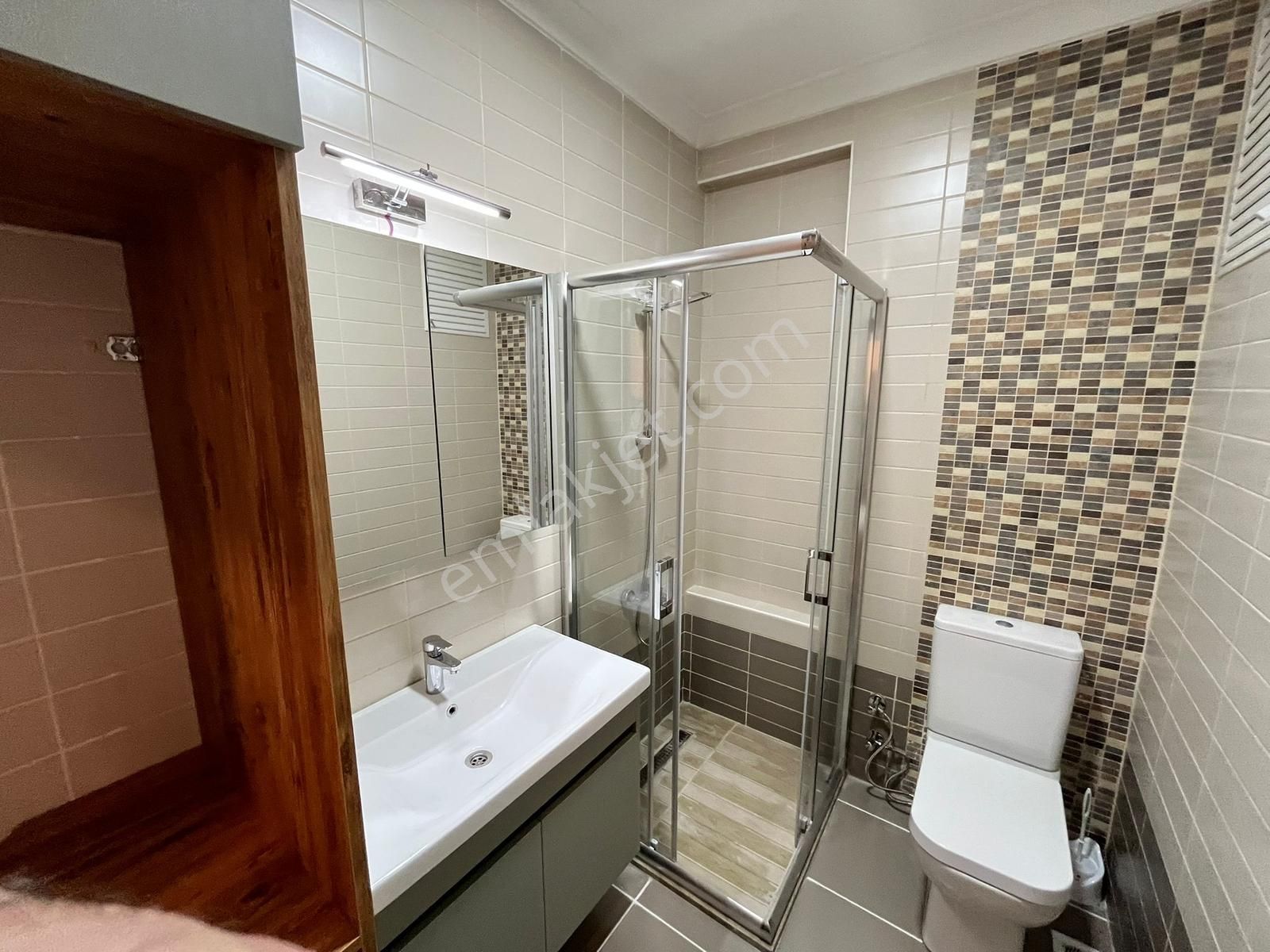 Utkudan Kozyatağında Minibüse Yakın İçi Yenilenmiş Satılık 2+1 - Görsel 8