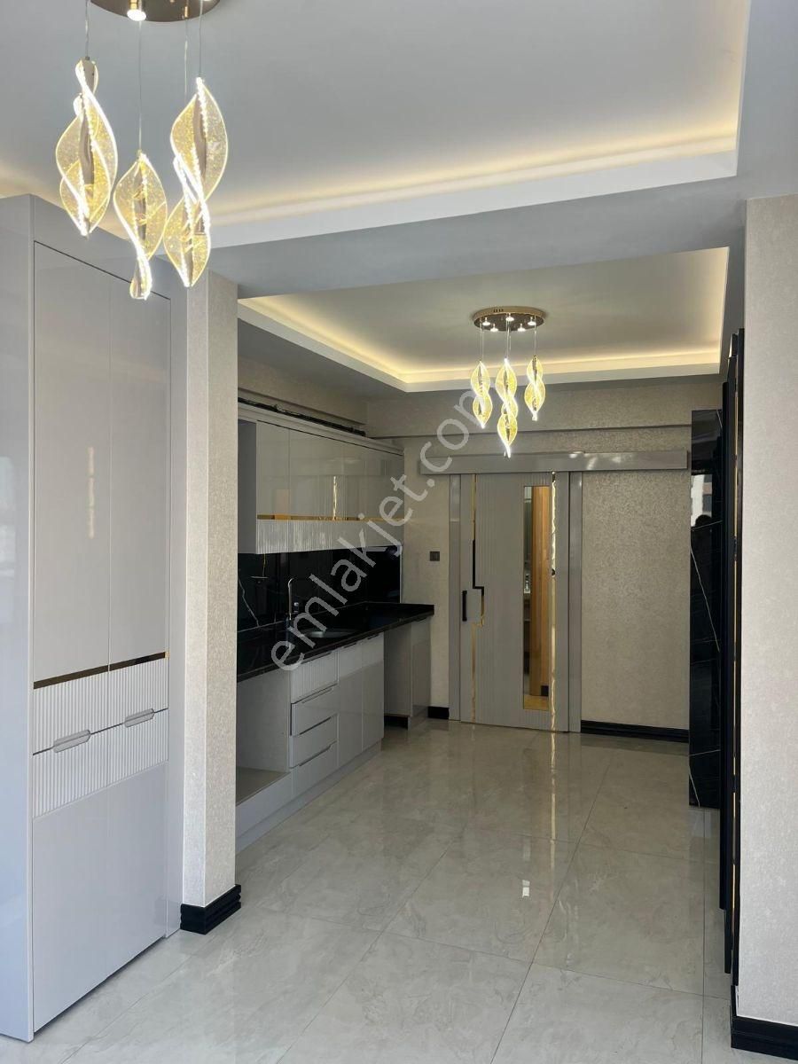 Akkent'de Kat Bahçeli Satılık 2.5+1 Full Yapili Lüks Daire - Görsel 2