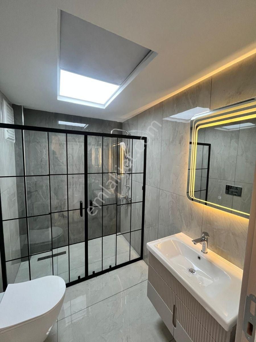 Akkent'de Kat Bahçeli Satılık 2.5+1 Full Yapili Lüks Daire