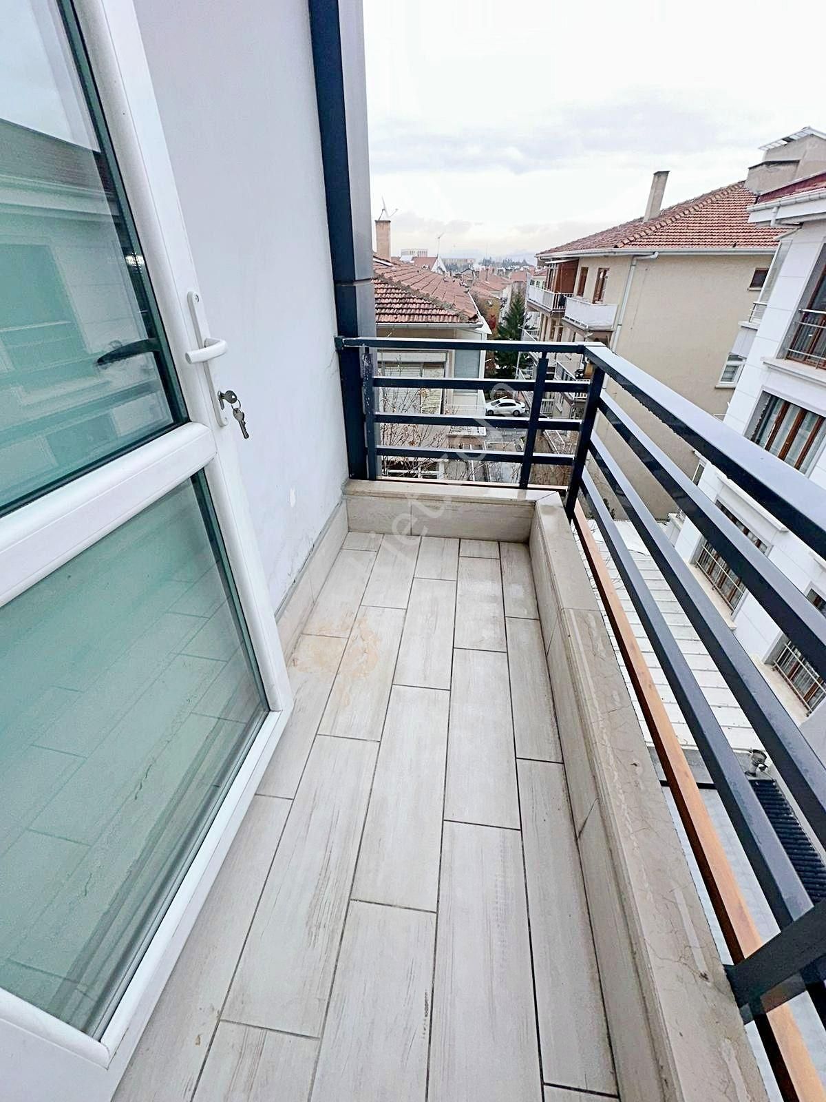 7. Caddeye Üç Bina Mesafede Ankara Manzaralı Yeni Binada Dublex - Görsel 30