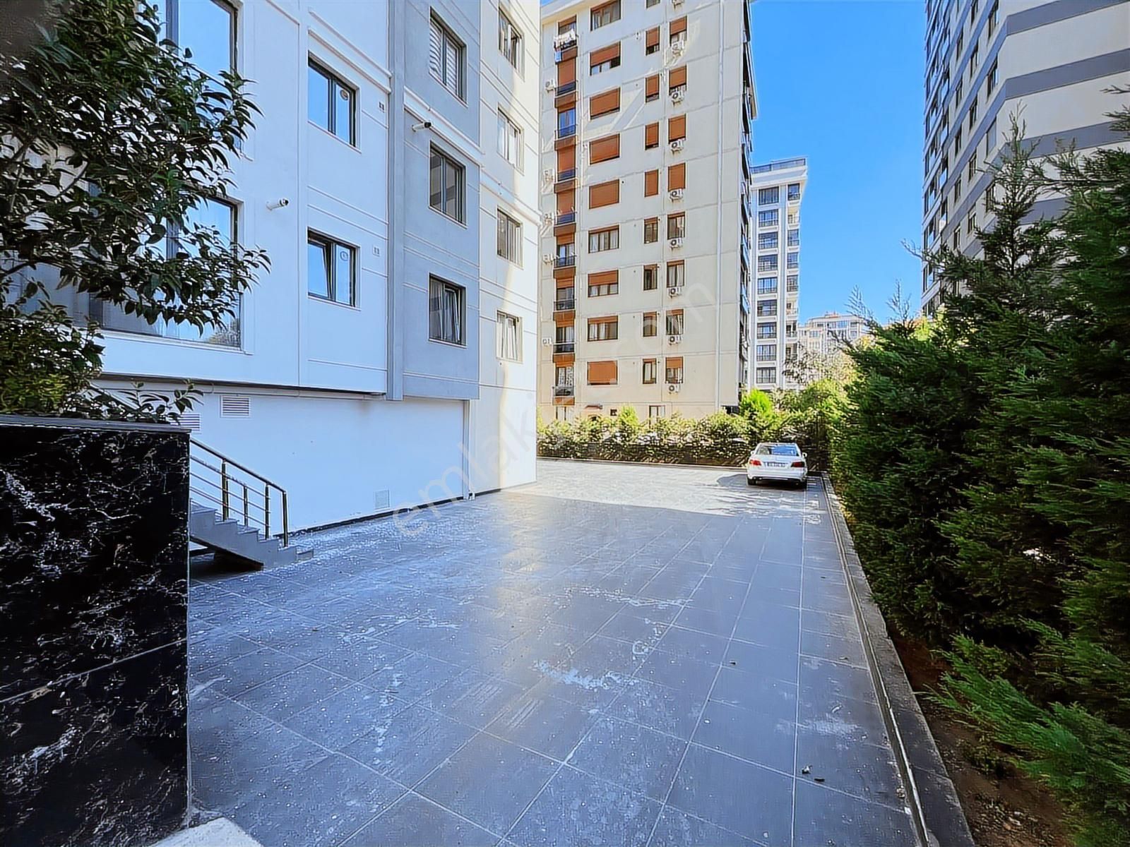 Utkudan Kozyatağında Cadde Üzerinde Kombili Satılık 2+1 Daire - Görsel 9