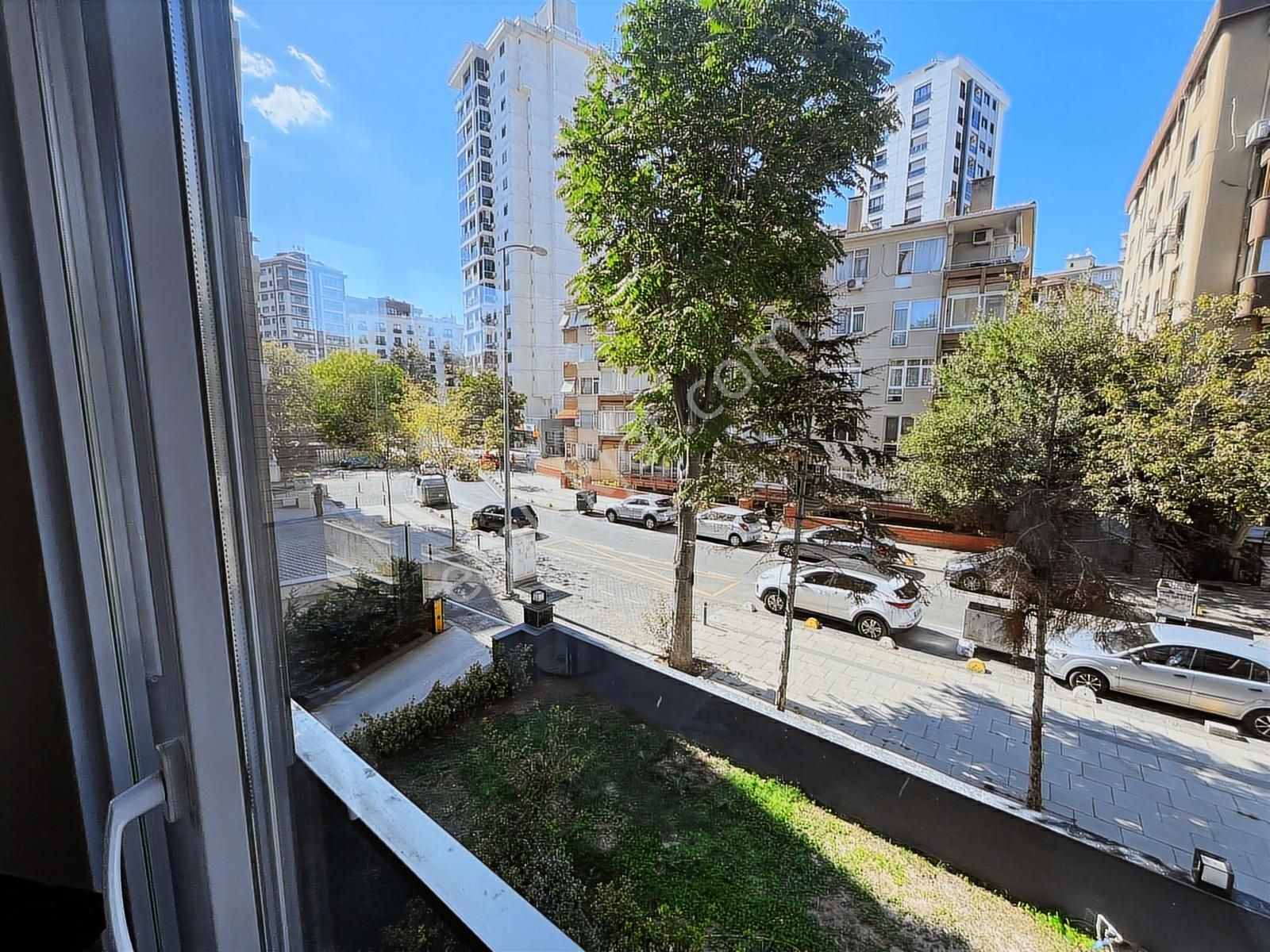 Utkudan Kozyatağında Cadde Üzerinde Kombili Satılık 2+1 Daire - Görsel 24