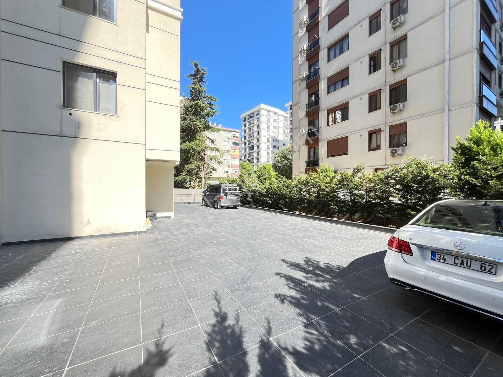 Utkudan Kozyatağında Cadde Üzerinde Kombili Satılık 2+1 Daire - Görsel 10