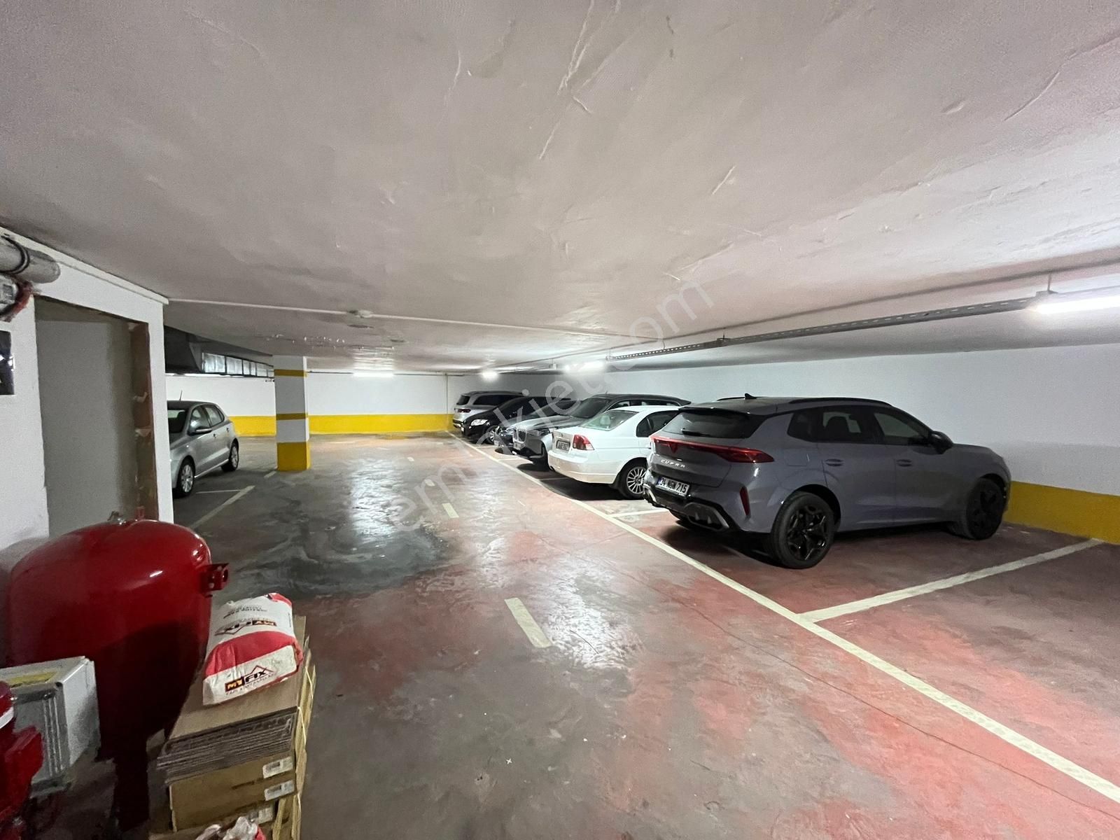 Utkudan Kozyatağında Cadde Üzerinde Kombili Satılık 2+1 Daire - Görsel 13