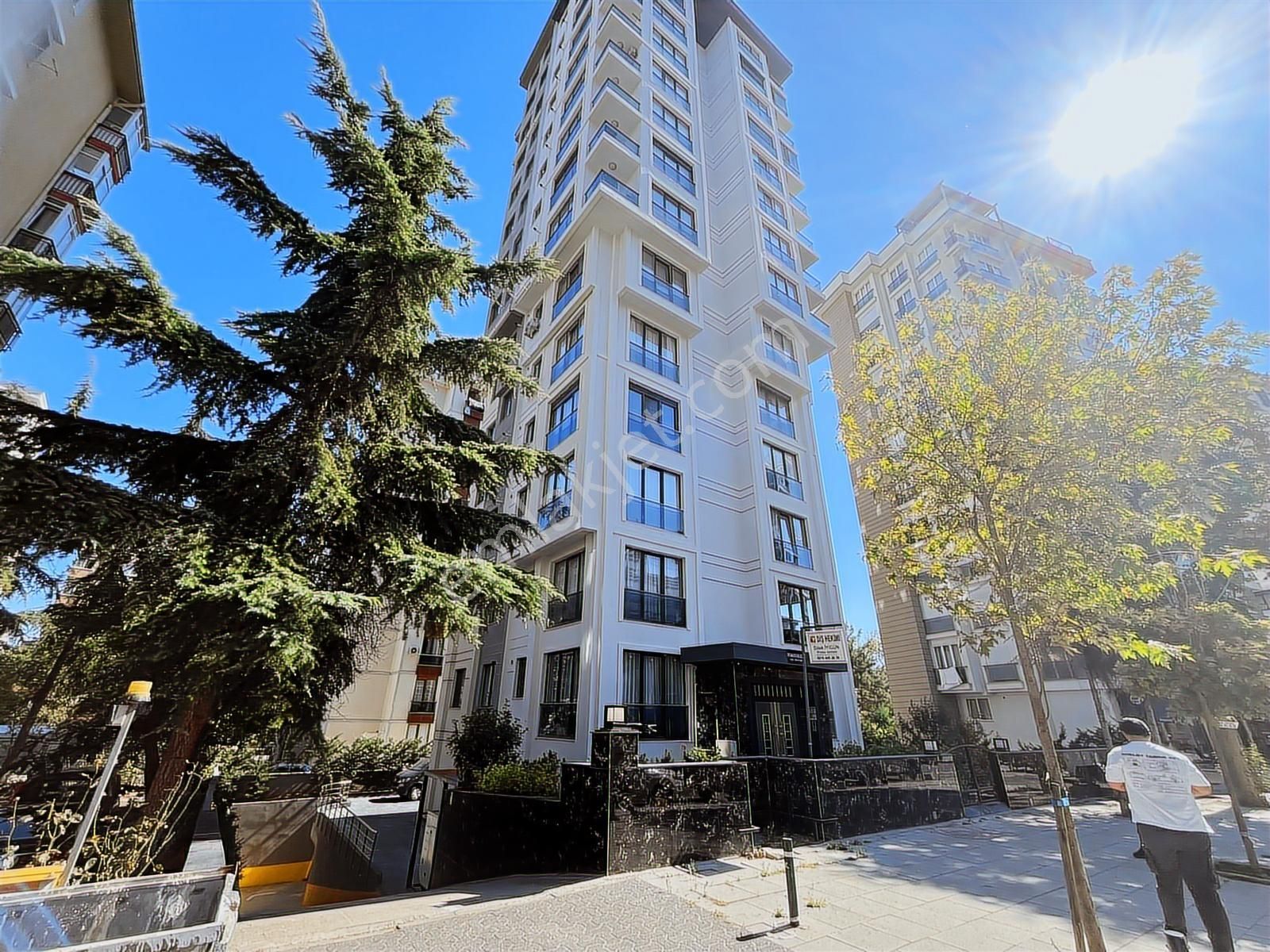 Utkudan Kozyatağında Cadde Üzerinde Kombili Satılık 2+1 Daire - Görsel 11