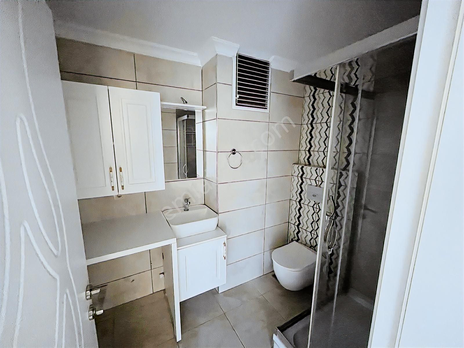 Utkudan Kozyatağında Cadde Üzerinde Kombili Satılık 2+1 Daire - Görsel 8