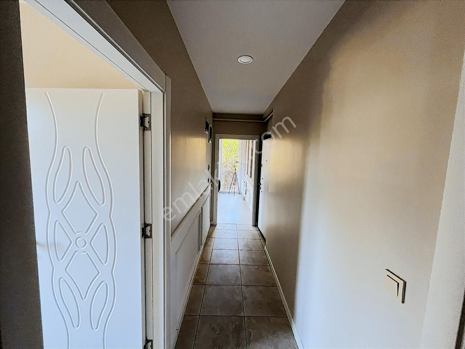 Utkudan Kozyatağında Cadde Üzerinde Kombili Satılık 2+1 Daire - Görsel 14