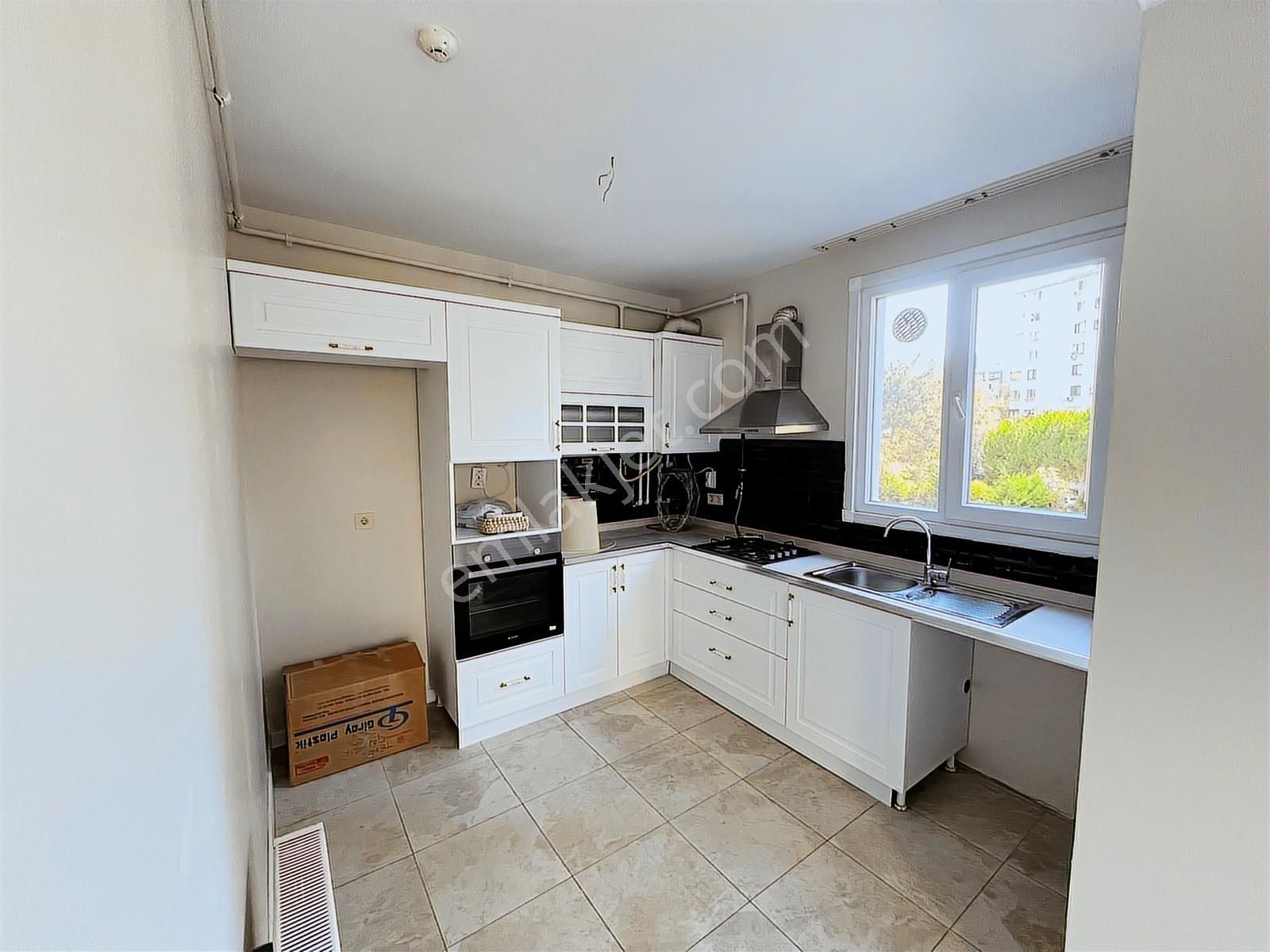 Utkudan Kozyatağında Cadde Üzerinde Kombili Satılık 2+1 Daire - Görsel 5