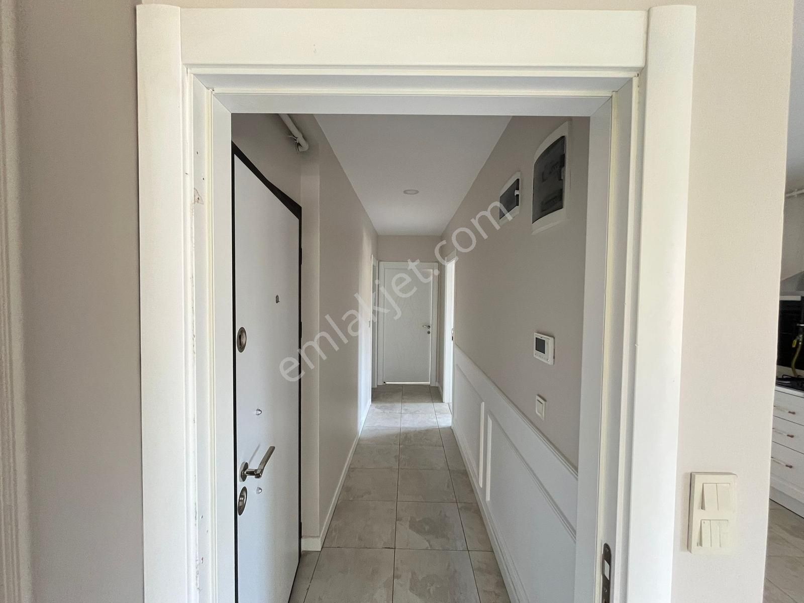 Utkudan Kozyatağında Cadde Üzerinde Kombili Satılık 2+1 Daire - Görsel 27