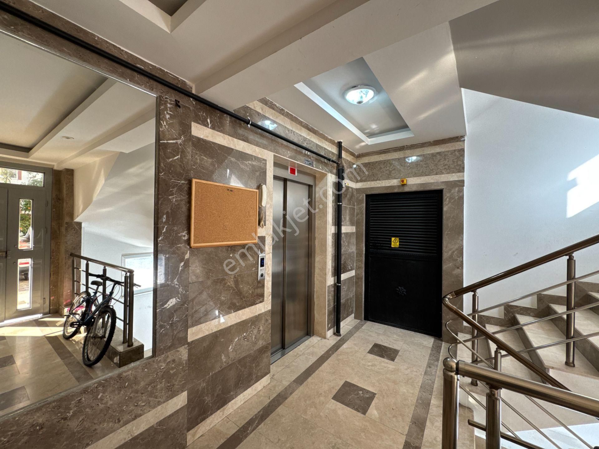 Kızıltoprak Mrk. Konumda Çift Banyolu Kombili Geniş 3+1 - Görsel 32