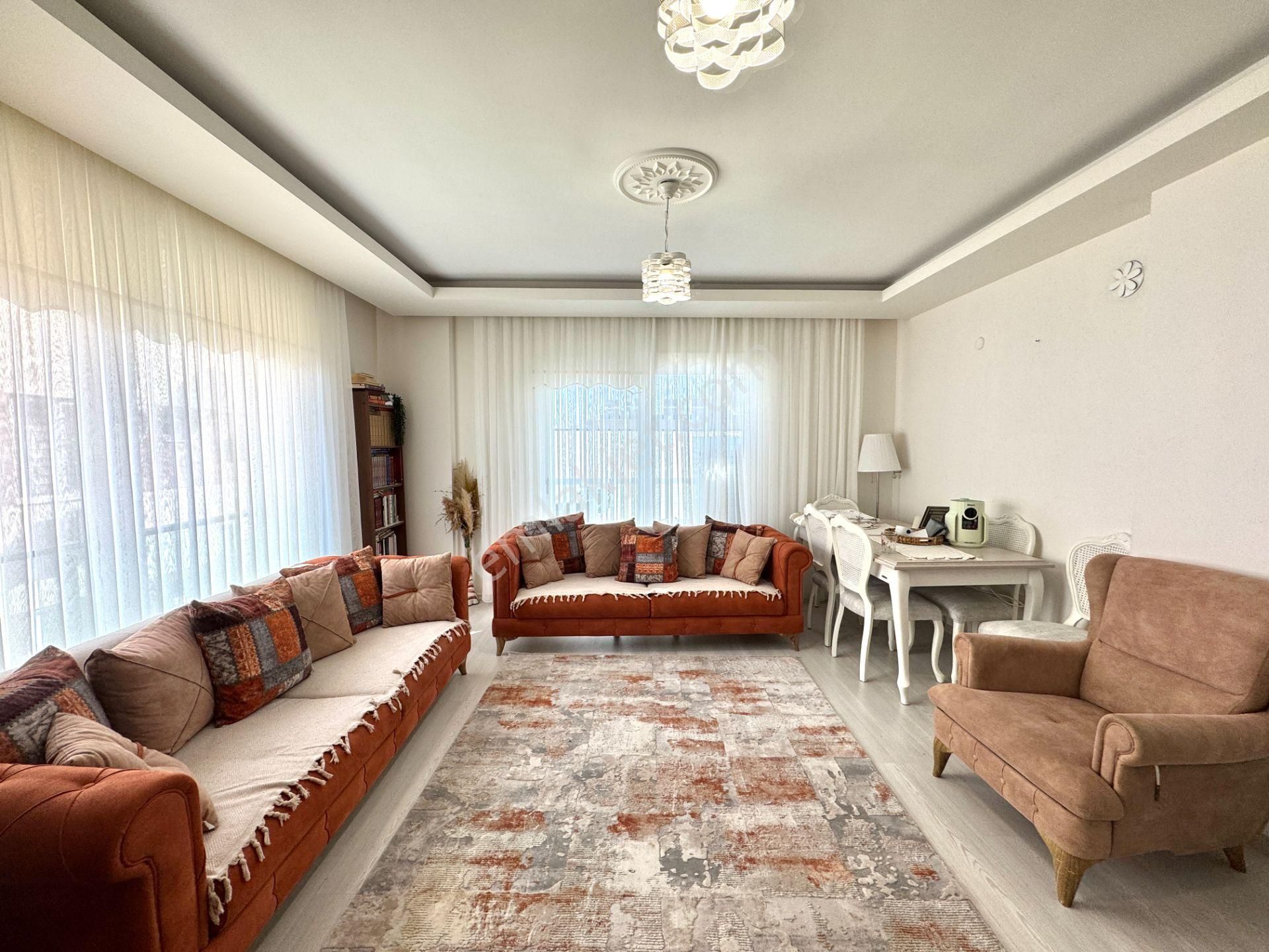 Kızıltoprak Mrk. Konumda Çift Banyolu Kombili Geniş 3+1 - Görsel 3