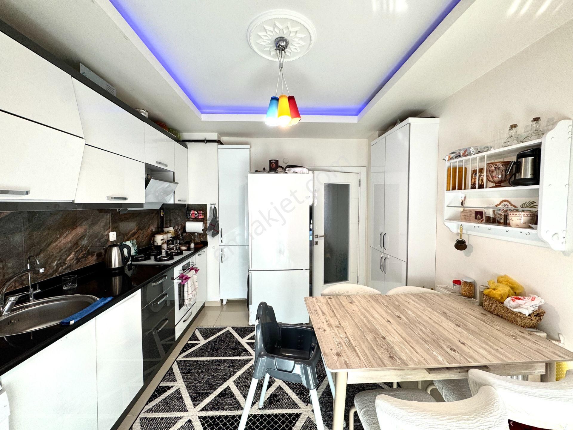 Kızıltoprak Mrk. Konumda Çift Banyolu Kombili Geniş 3+1 - Görsel 7