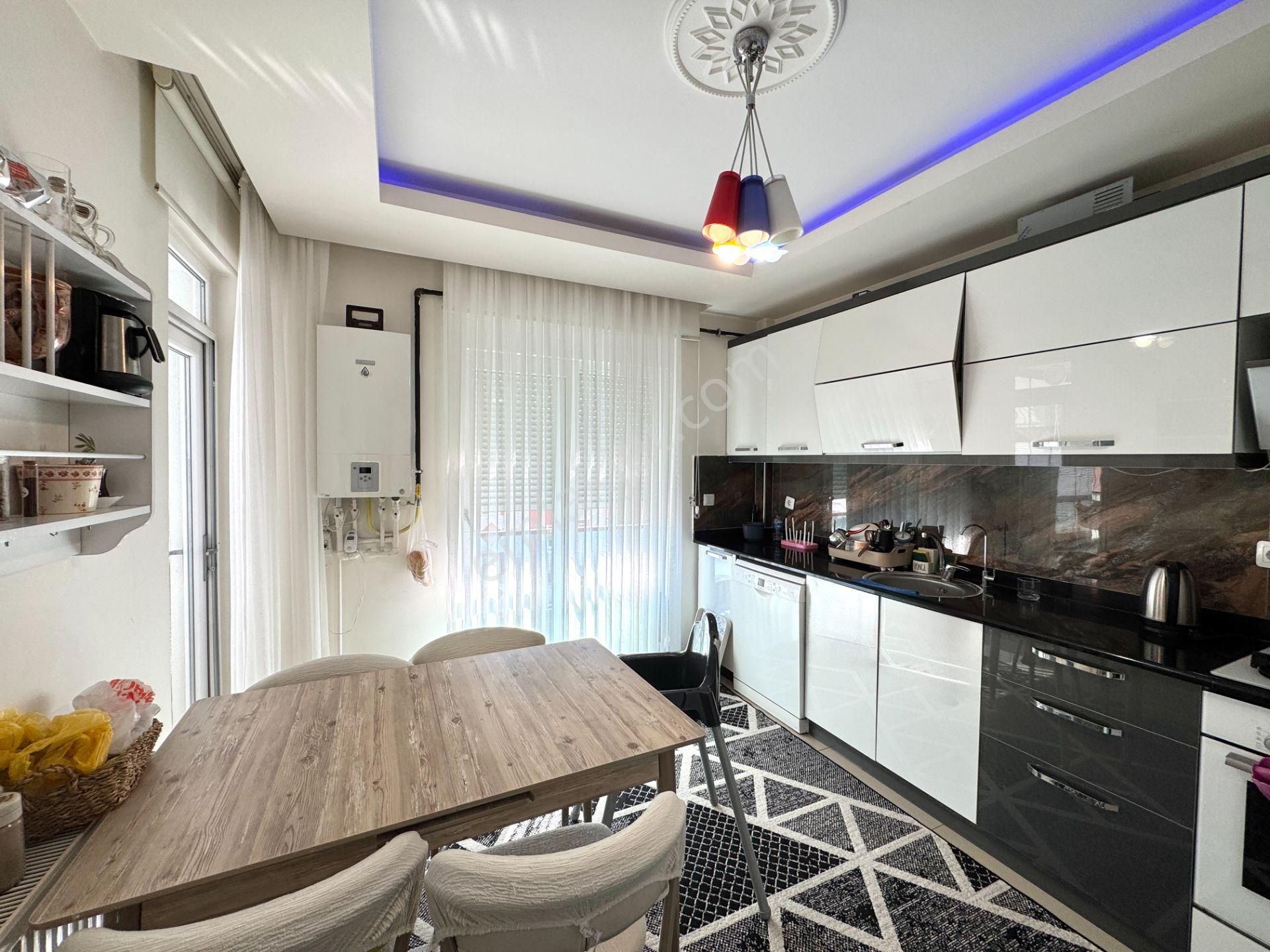 Kızıltoprak Mrk. Konumda Çift Banyolu Kombili Geniş 3+1 - Görsel 5