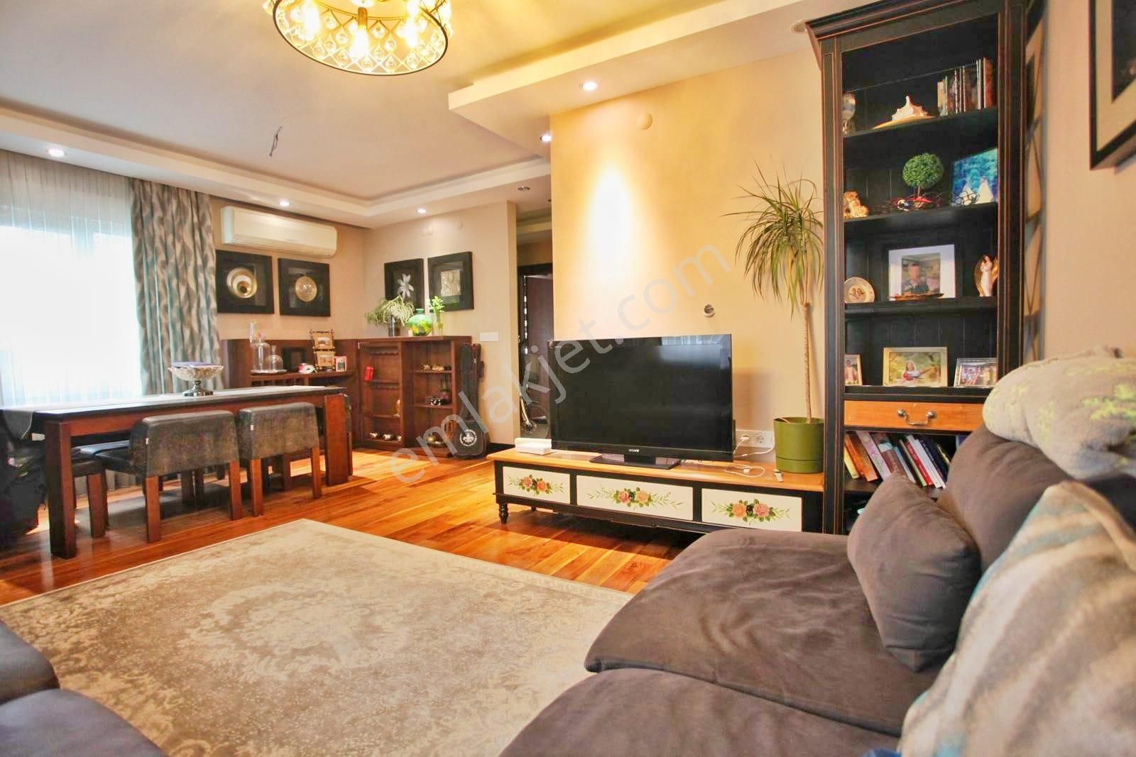 Önder Sağlam Eski Lara Yolu Kiralık Mobilyalı 5+1 Havuzlu Villa