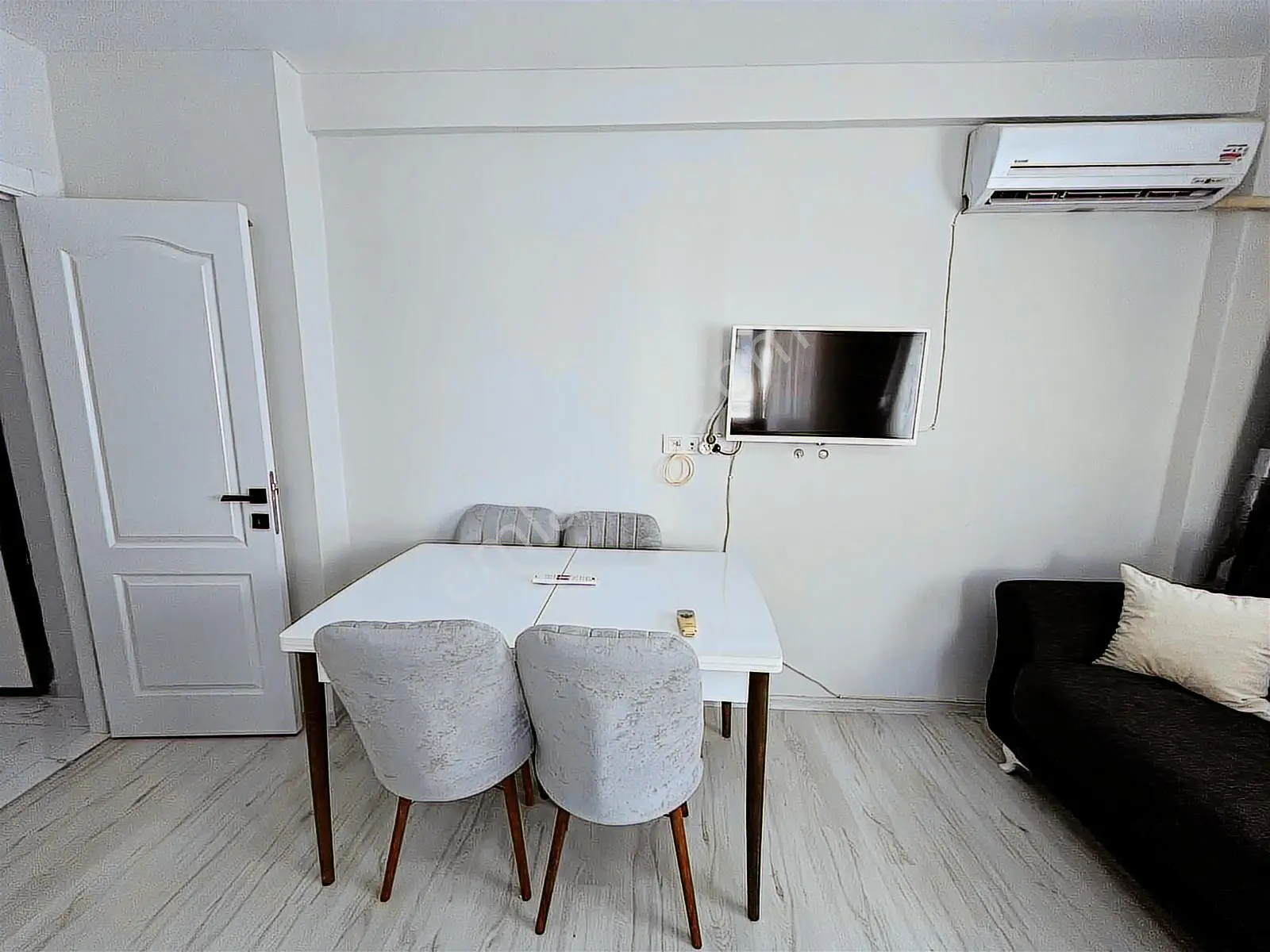 2+1 Eşyalı Denize 100 M Kupon Fiyatlı Daire Acil Satılık - Görsel 2