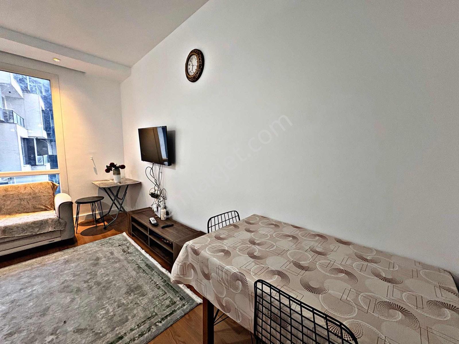Beylikdüzü'nde Site İçerisinde Eşyalı Satılık 1+1 Daire - Görsel 18