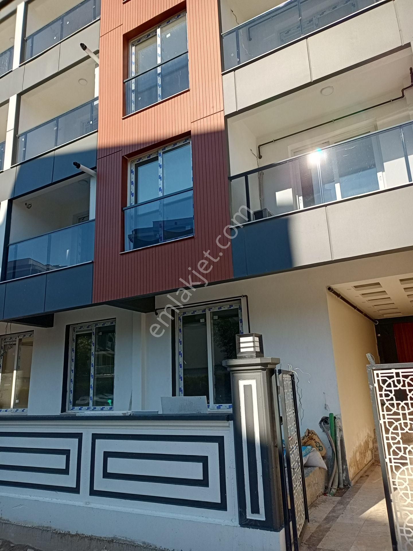 Menemen Seyrek Mahallesinde Kiralık 1+1 Sıfır Ara Kat Daire
