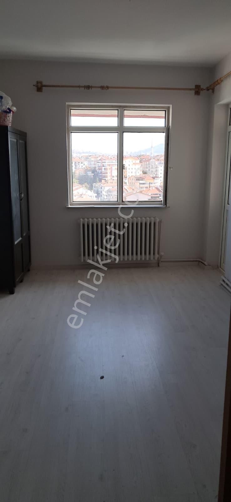 Bağlarbaşında 3+1 Katta Manzaralı Daire - Görsel 19