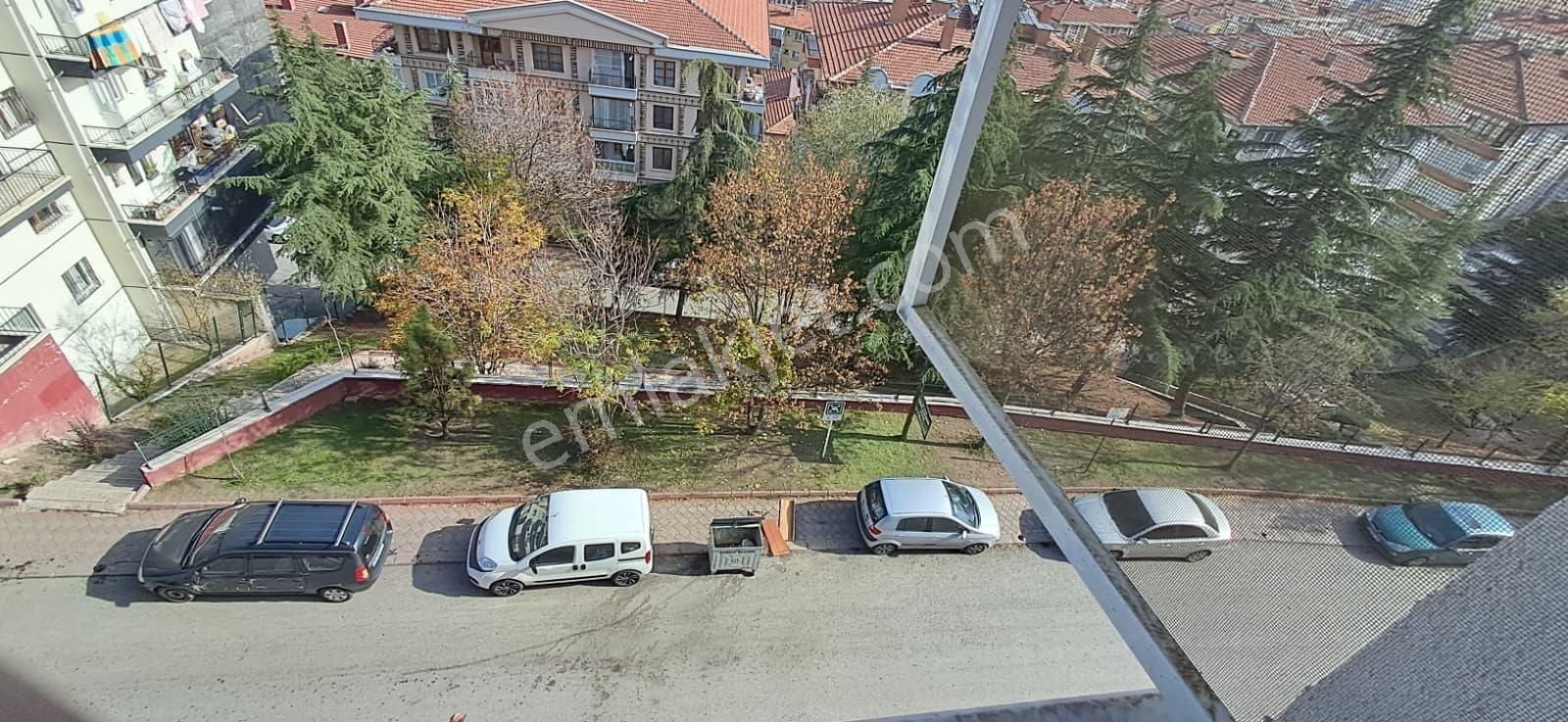 Bağlarbaşında 3+1 Katta Manzaralı Daire - Görsel 2