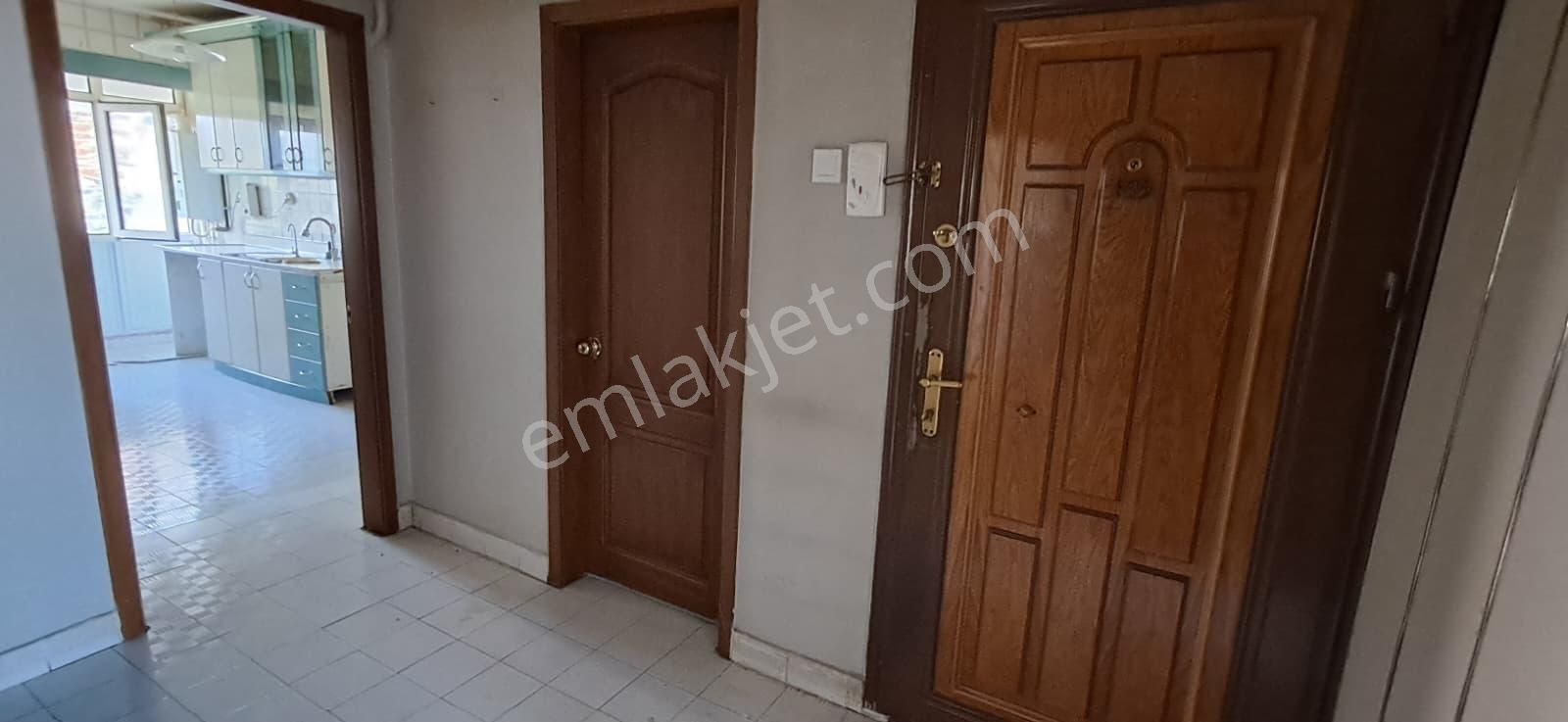 Bağlarbaşında 3+1 Katta Manzaralı Daire - Görsel 9