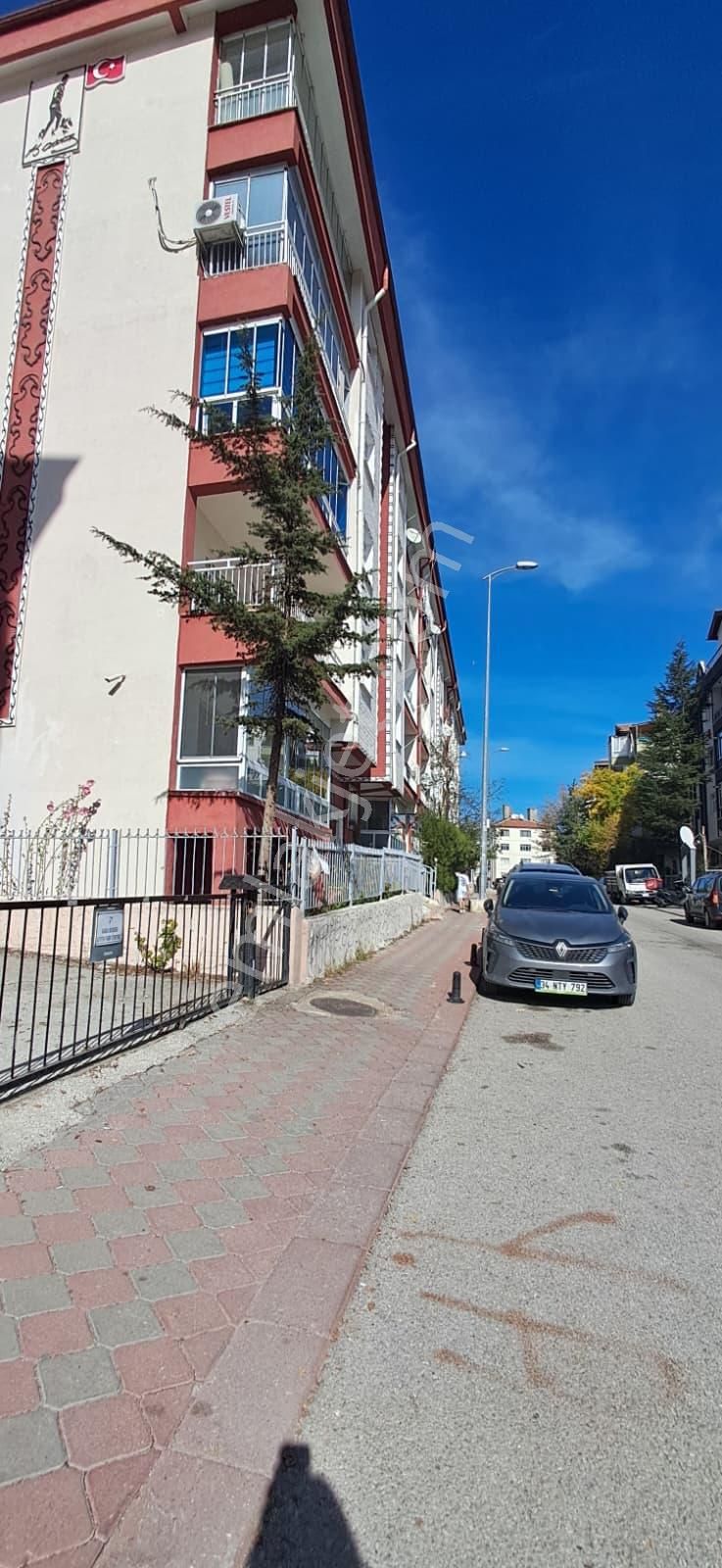 Bağlarbaşında 3+1 Katta Manzaralı Daire - Görsel 25