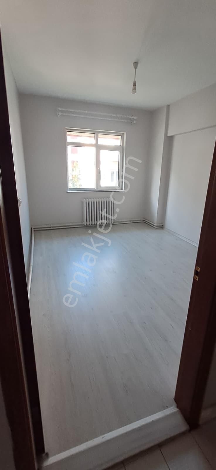 Bağlarbaşında 3+1 Katta Manzaralı Daire - Görsel 17