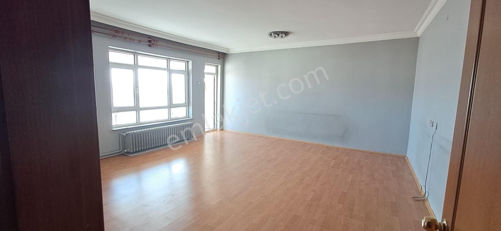 Bağlarbaşında 3+1 Katta Manzaralı Daire - Görsel 21