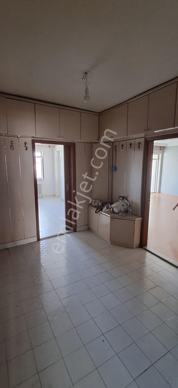 Bağlarbaşında 3+1 Katta Manzaralı Daire - Görsel 3