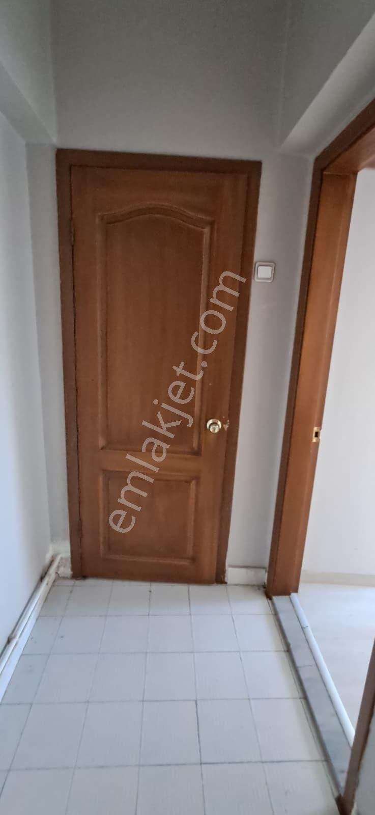 Bağlarbaşında 3+1 Katta Manzaralı Daire - Görsel 12