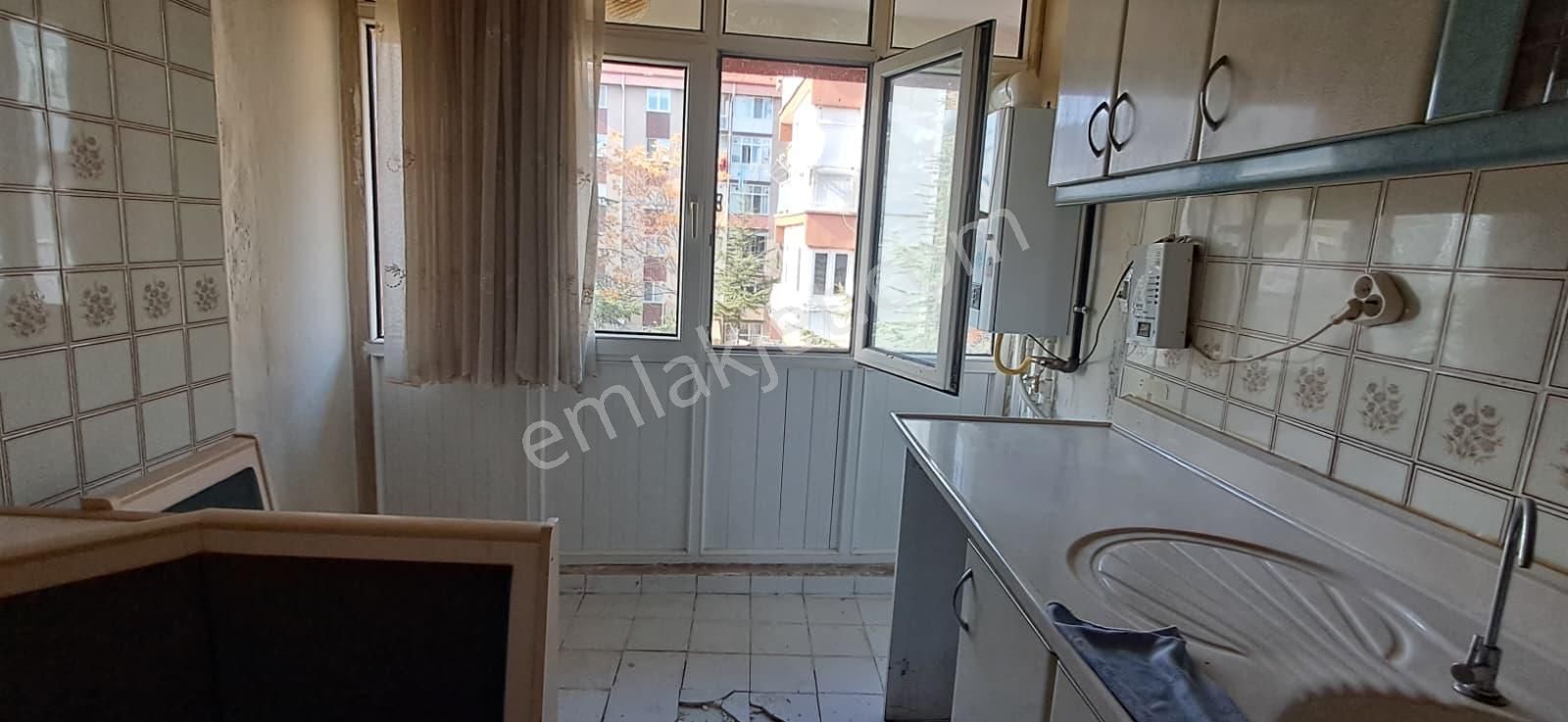 Bağlarbaşında 3+1 Katta Manzaralı Daire - Görsel 6