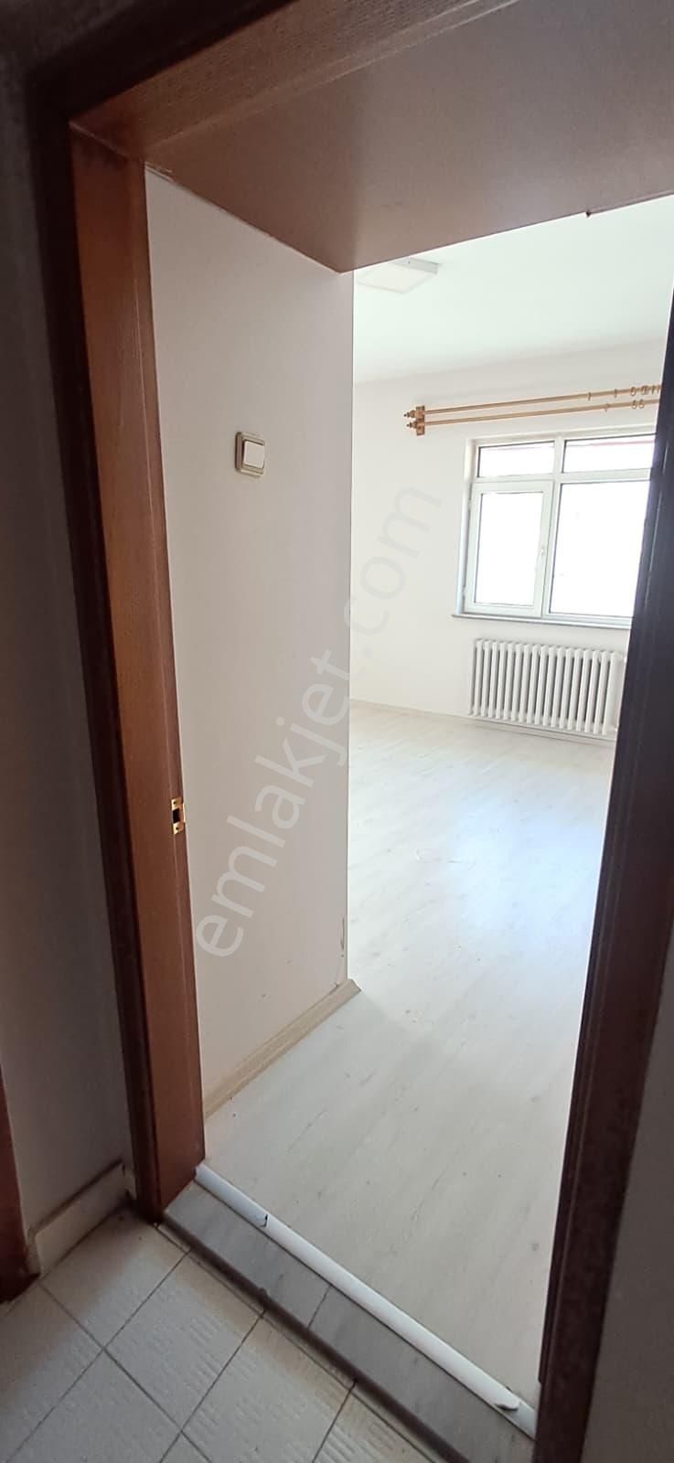 Bağlarbaşında 3+1 Katta Manzaralı Daire - Görsel 16