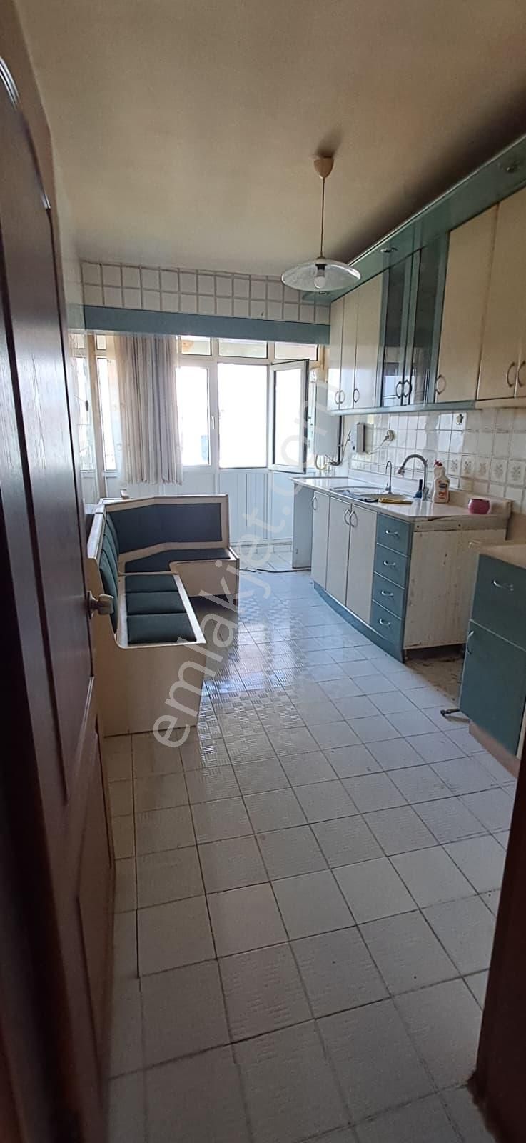 Bağlarbaşında 3+1 Katta Manzaralı Daire - Görsel 8