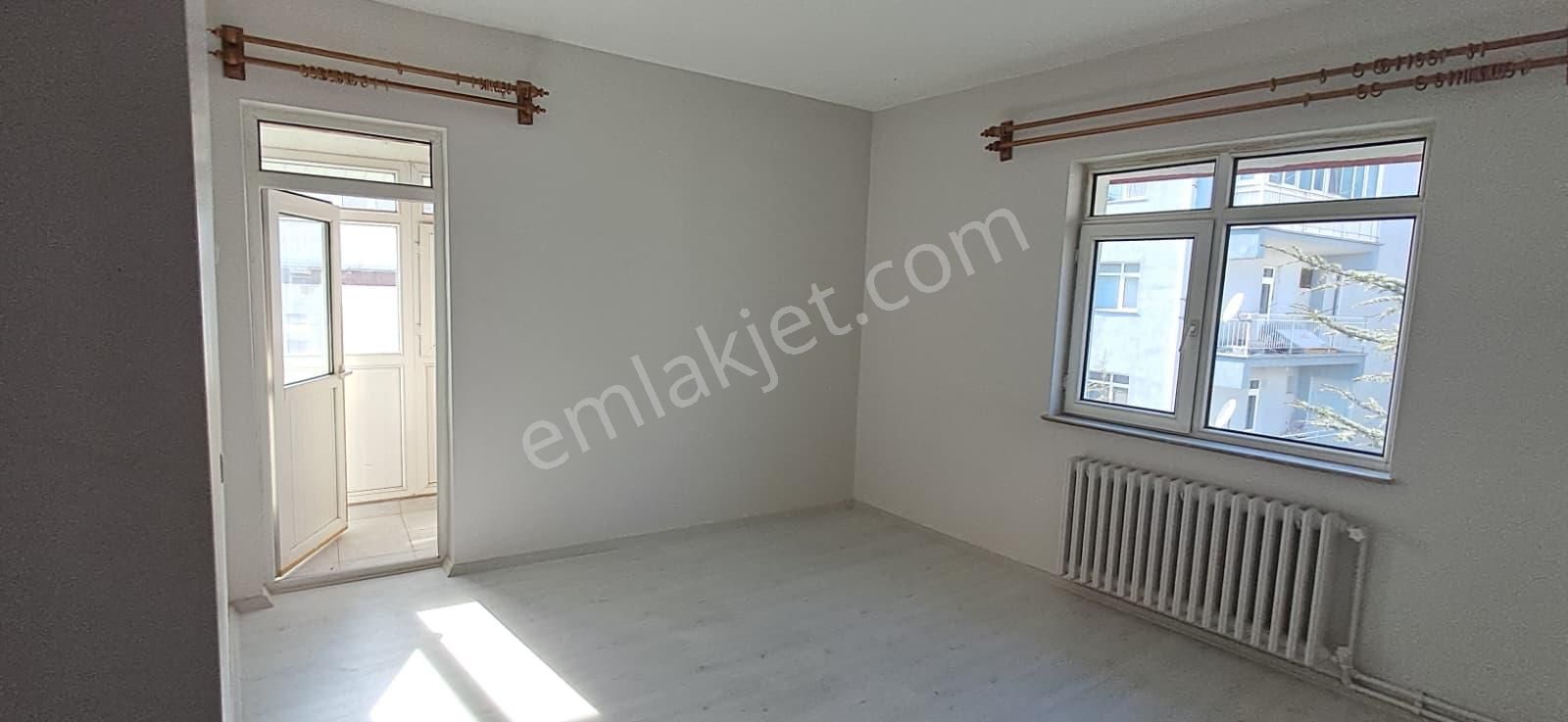 Bağlarbaşında 3+1 Katta Manzaralı Daire - Görsel 15