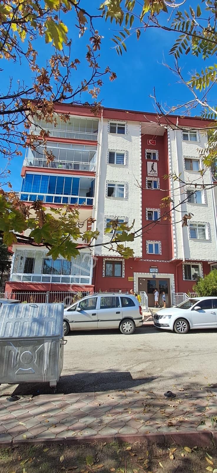 Bağlarbaşında 3+1 Katta Manzaralı Daire - Görsel 28